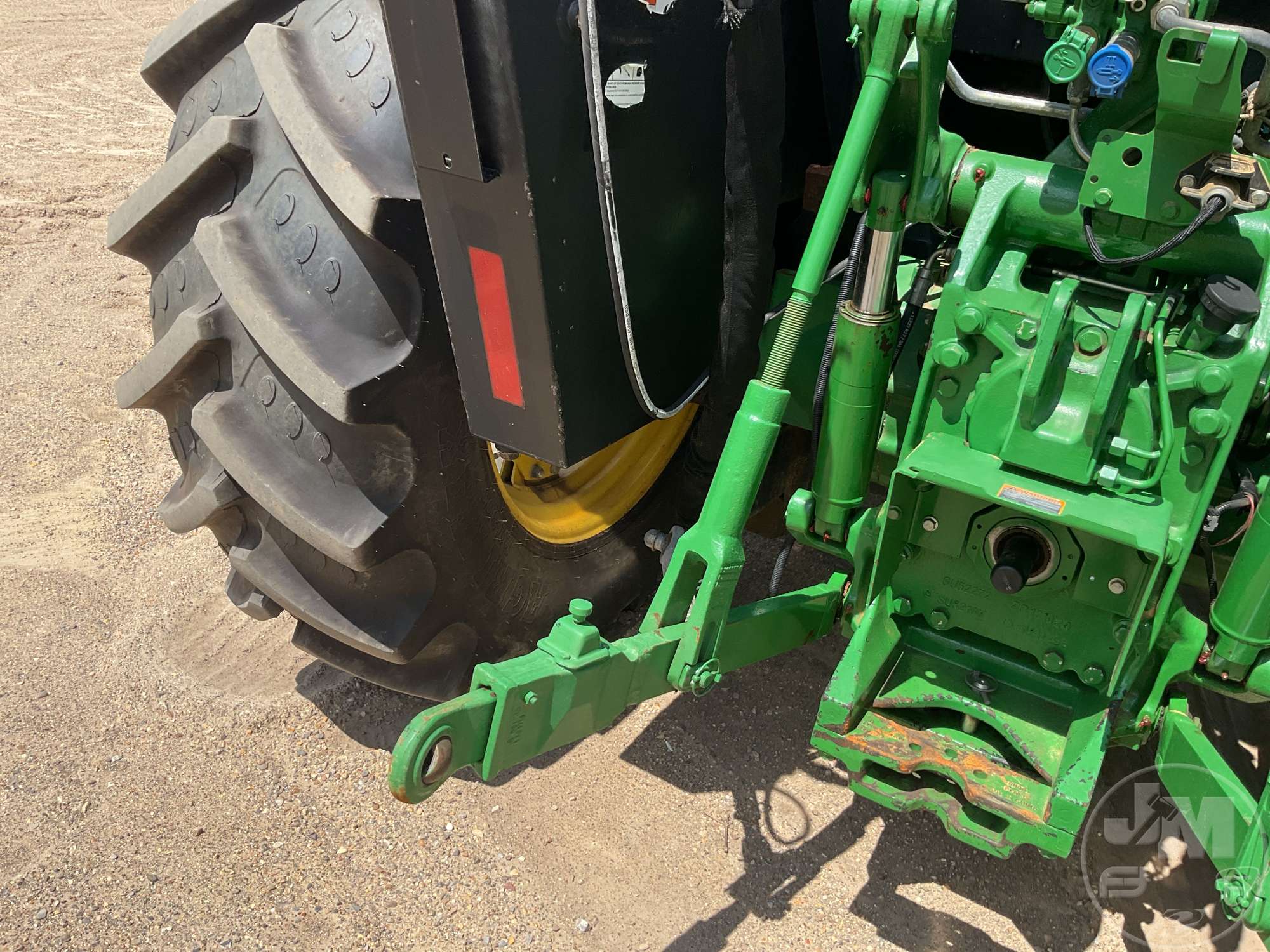 0 John Deere 6105E