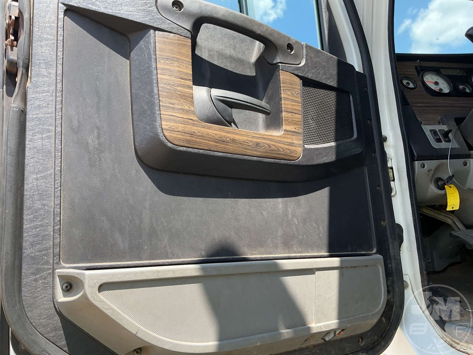 2020 Freightliner SD122