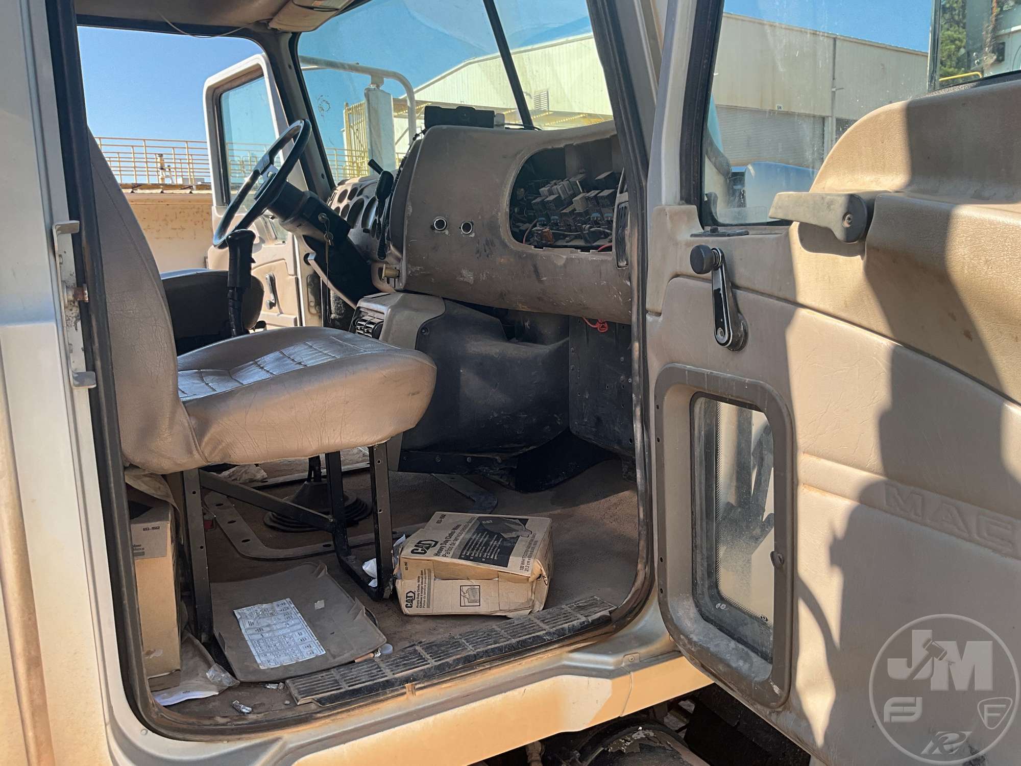 2004 Mack CH613