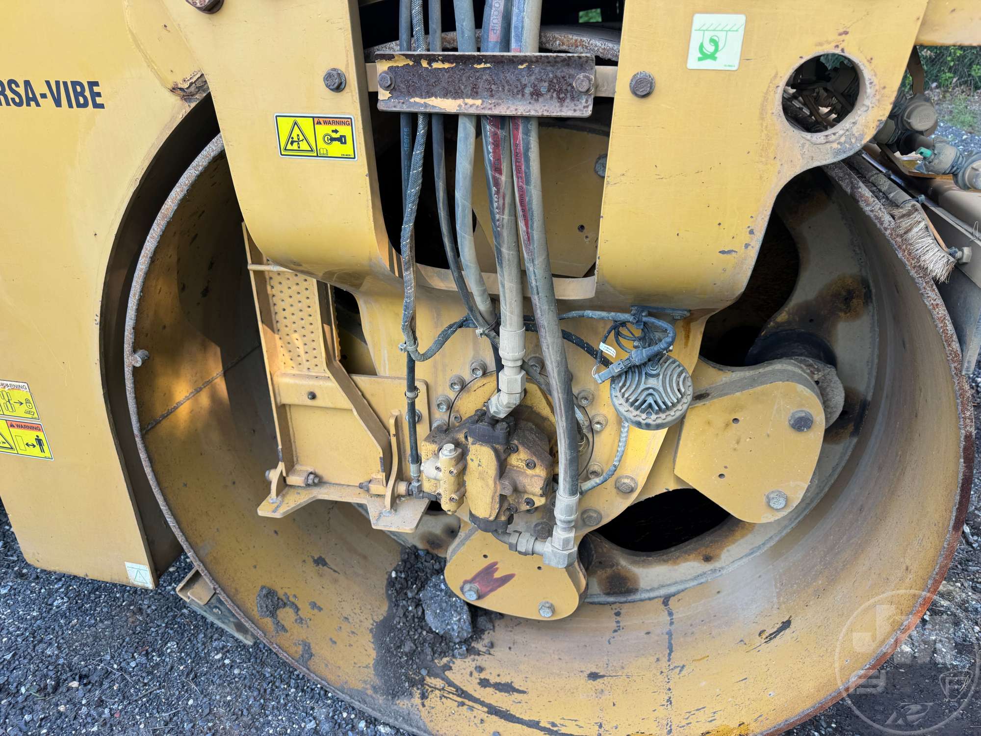 2015 Caterpillar CB64B