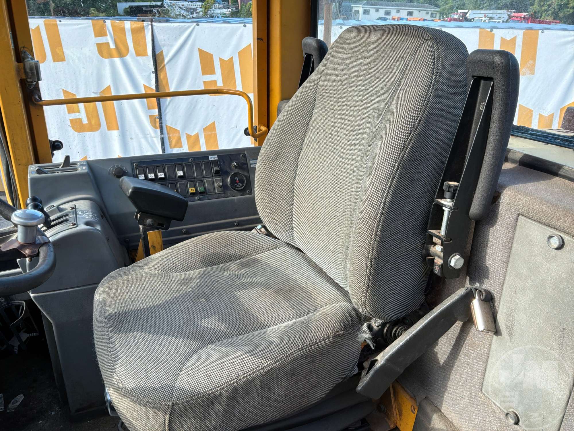 1999 Volvo L120C