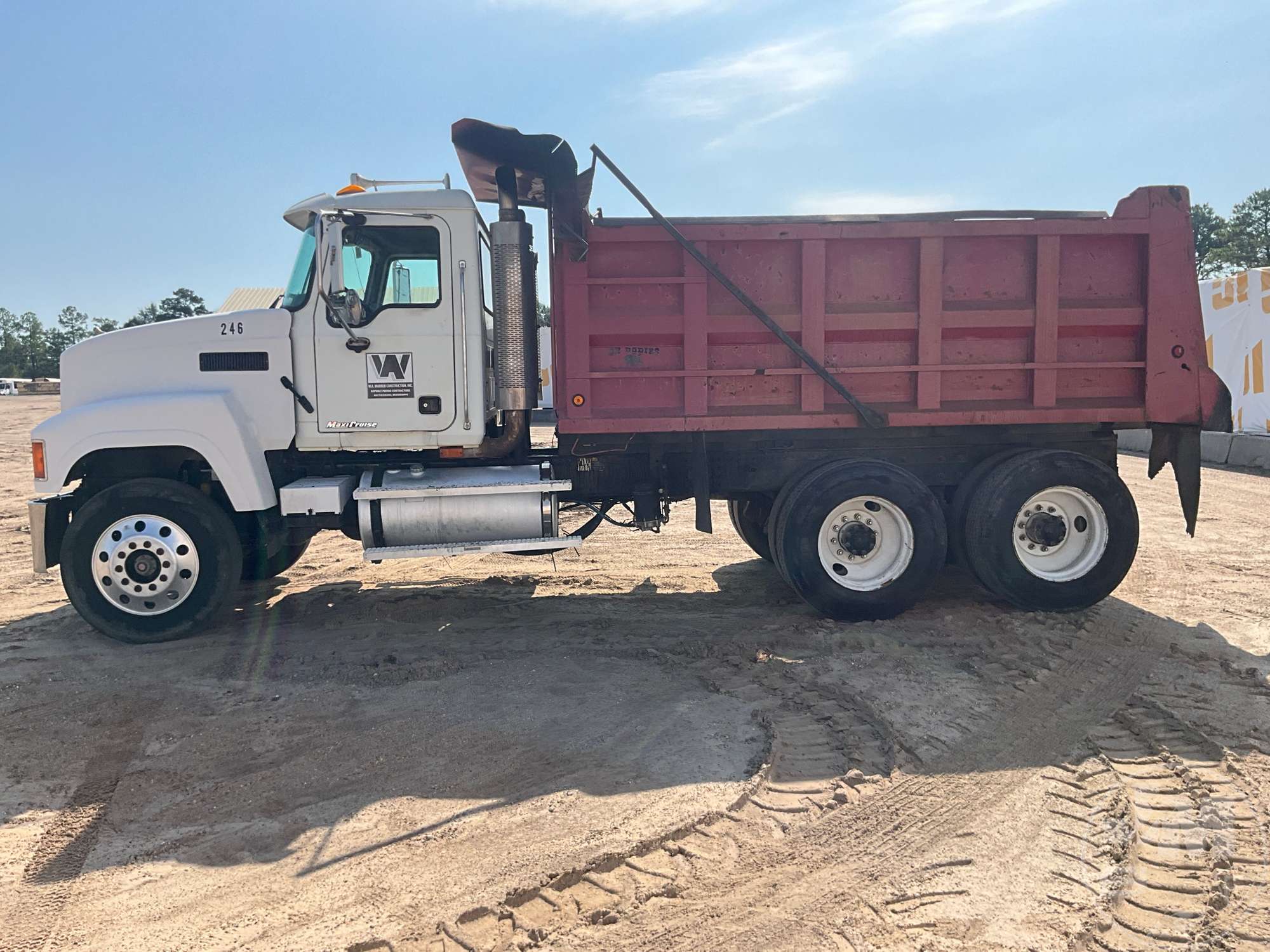 2005 Mack CHN 613