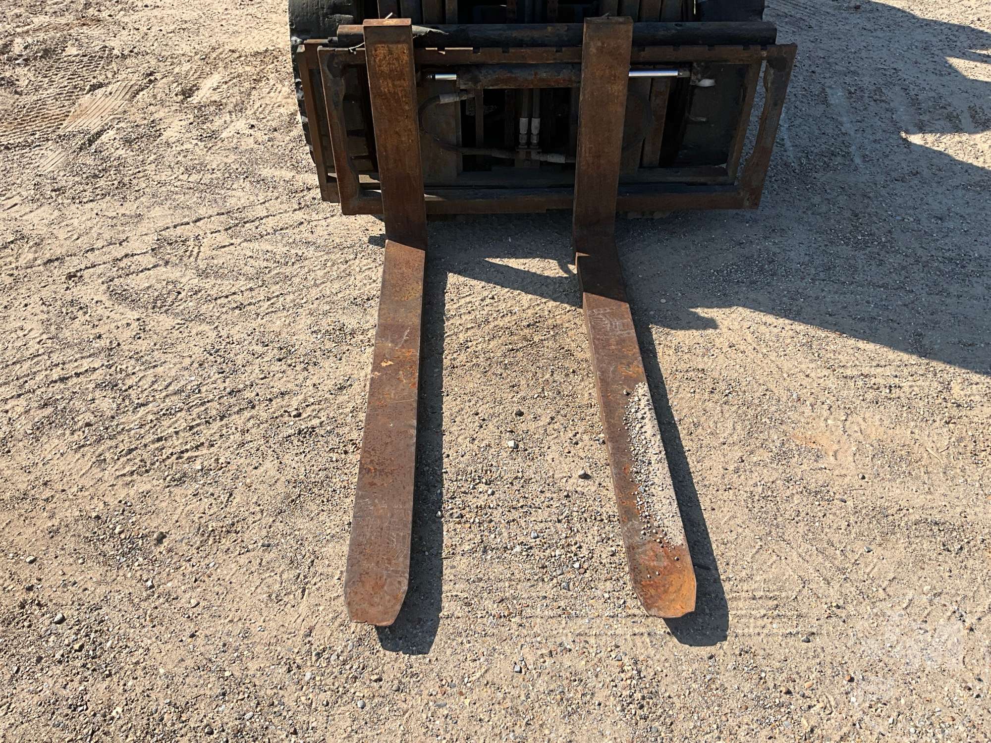 0 Komatsu FG25T-12