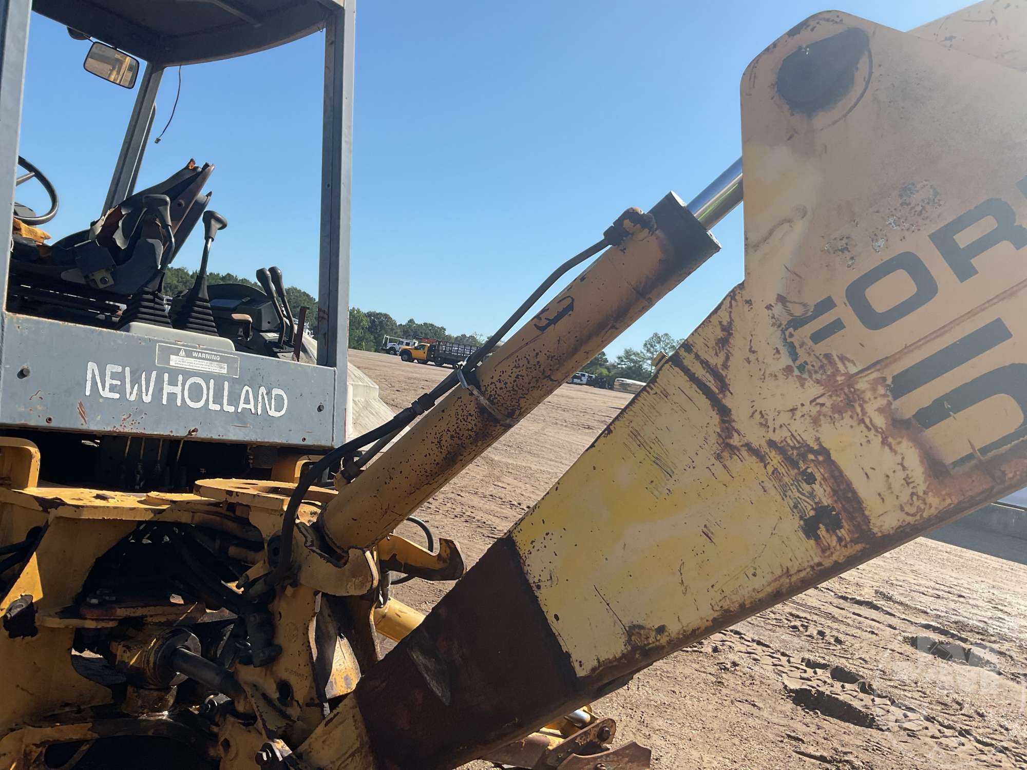 1998 New Holland 555E