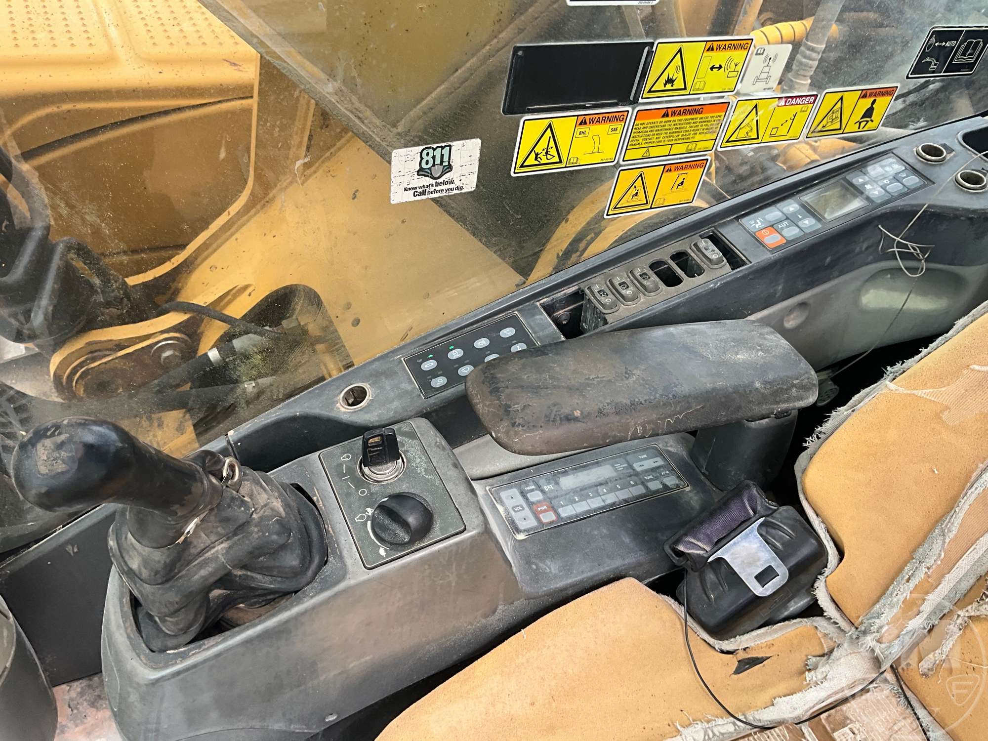 2011 Caterpillar 320DL