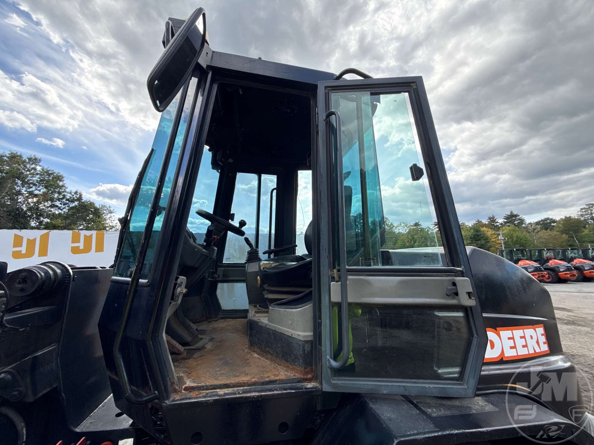 2000 John Deere 304H