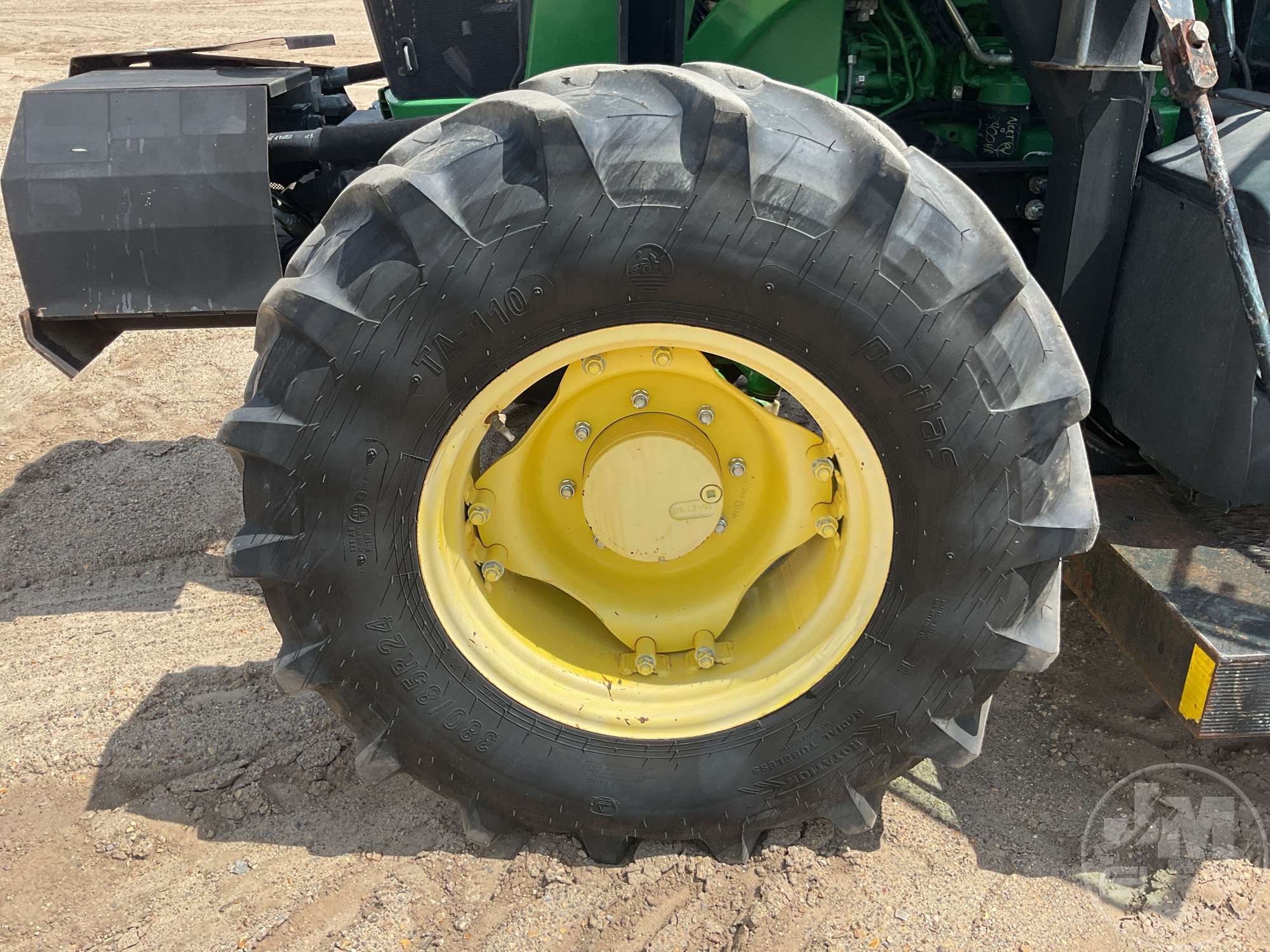 0 John Deere 6105E