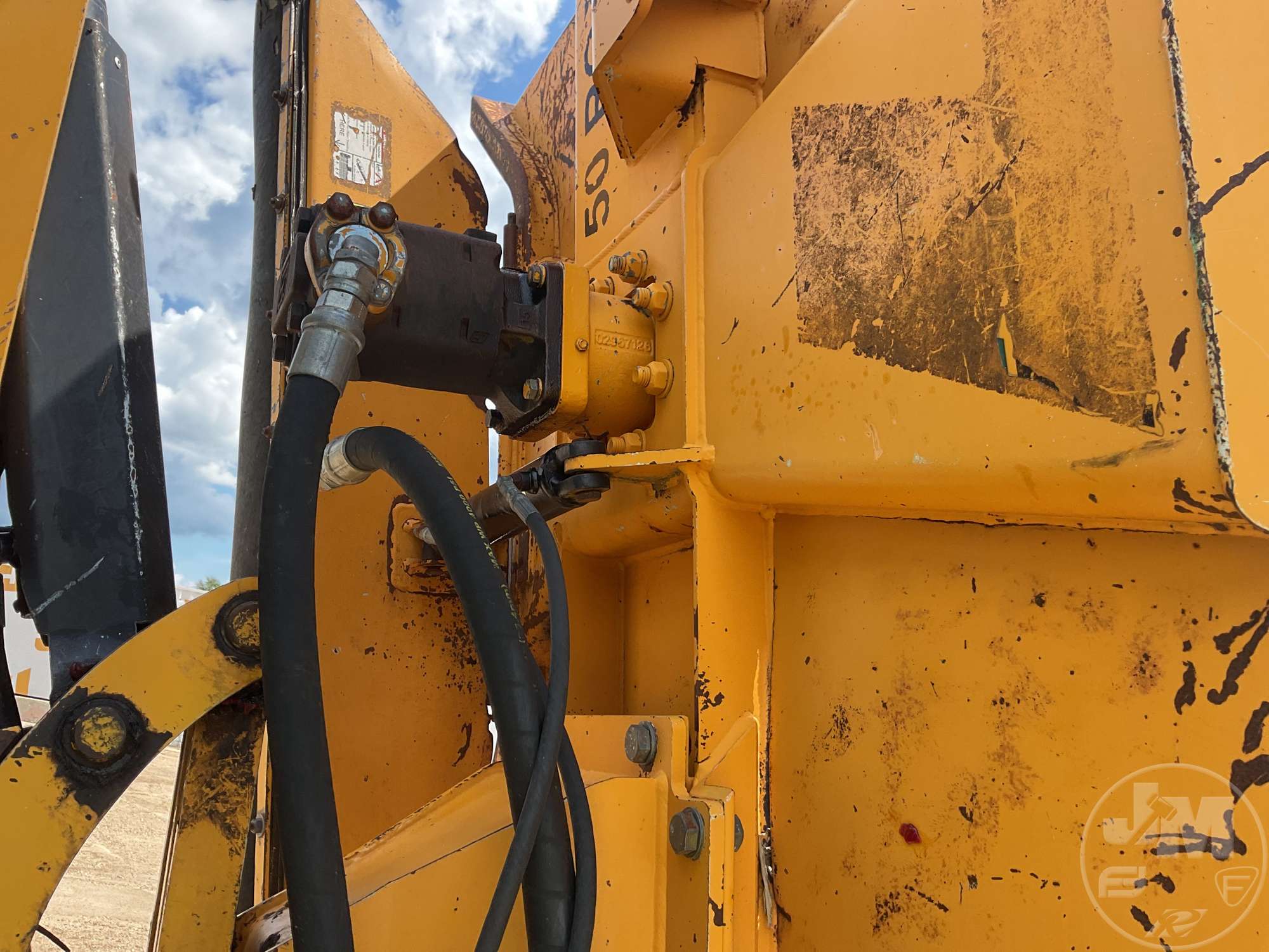 0 John Deere 6105E