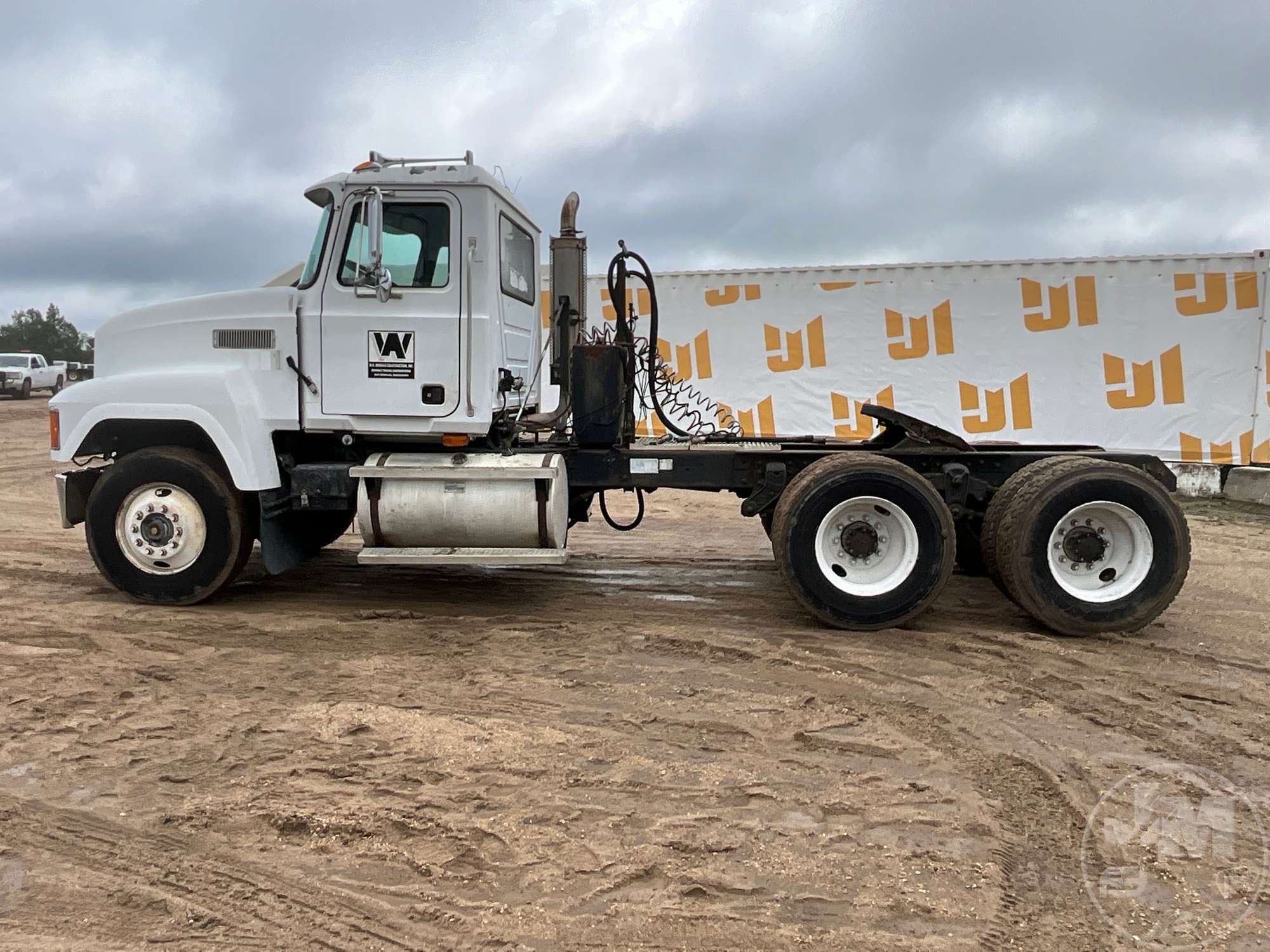 1997 Mack CH 613