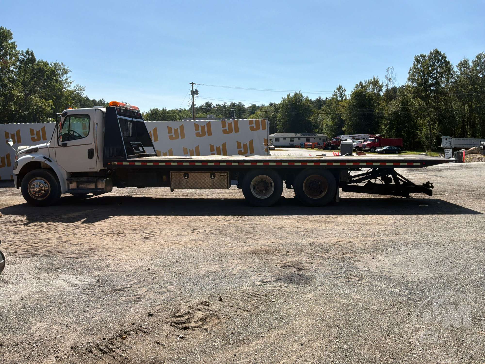 2005 Freightliner M2