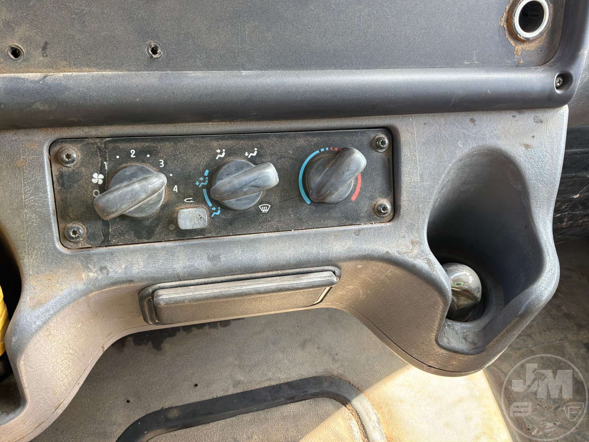 2005 Freightliner M2
