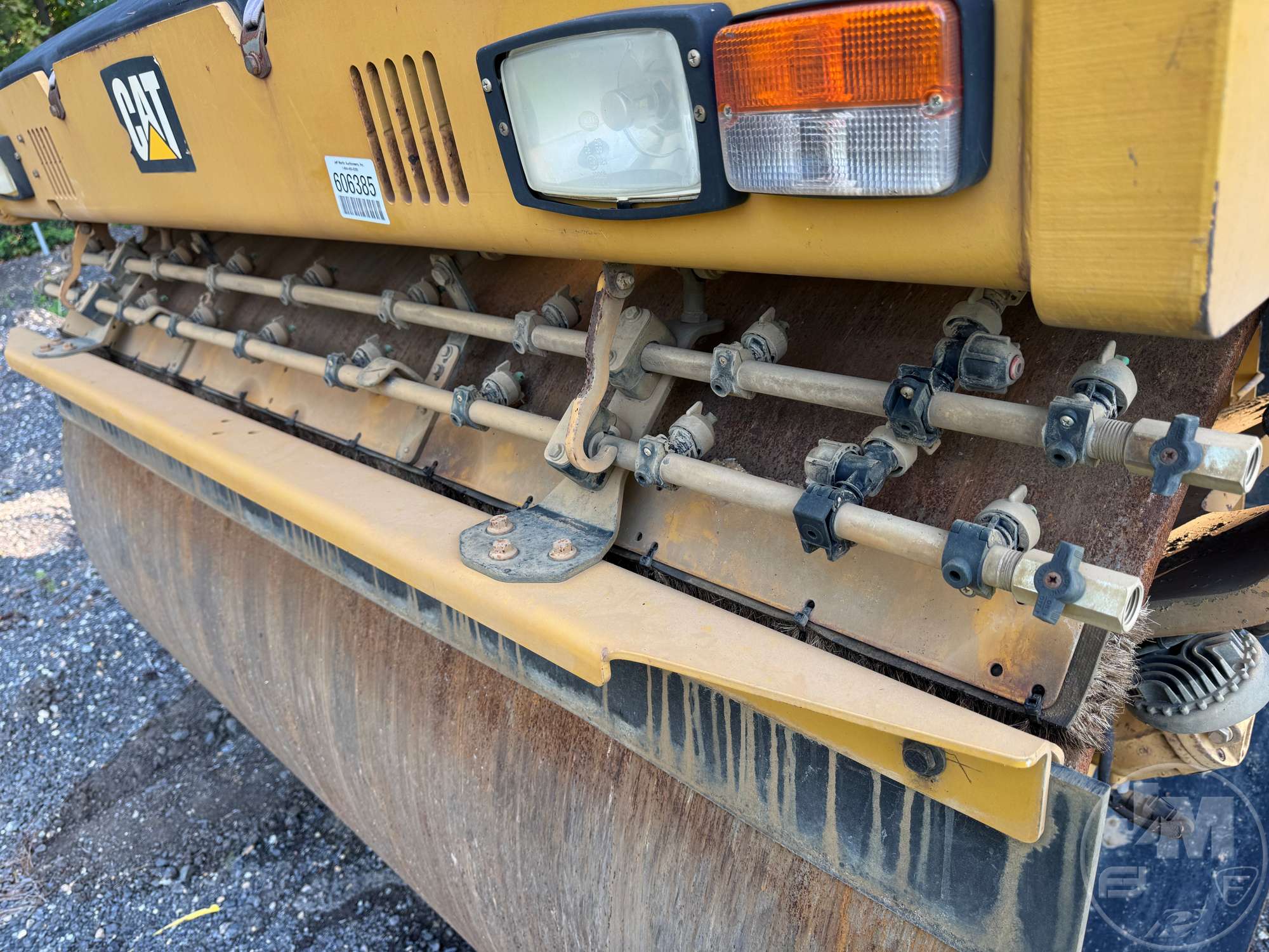 2015 Caterpillar CB64B
