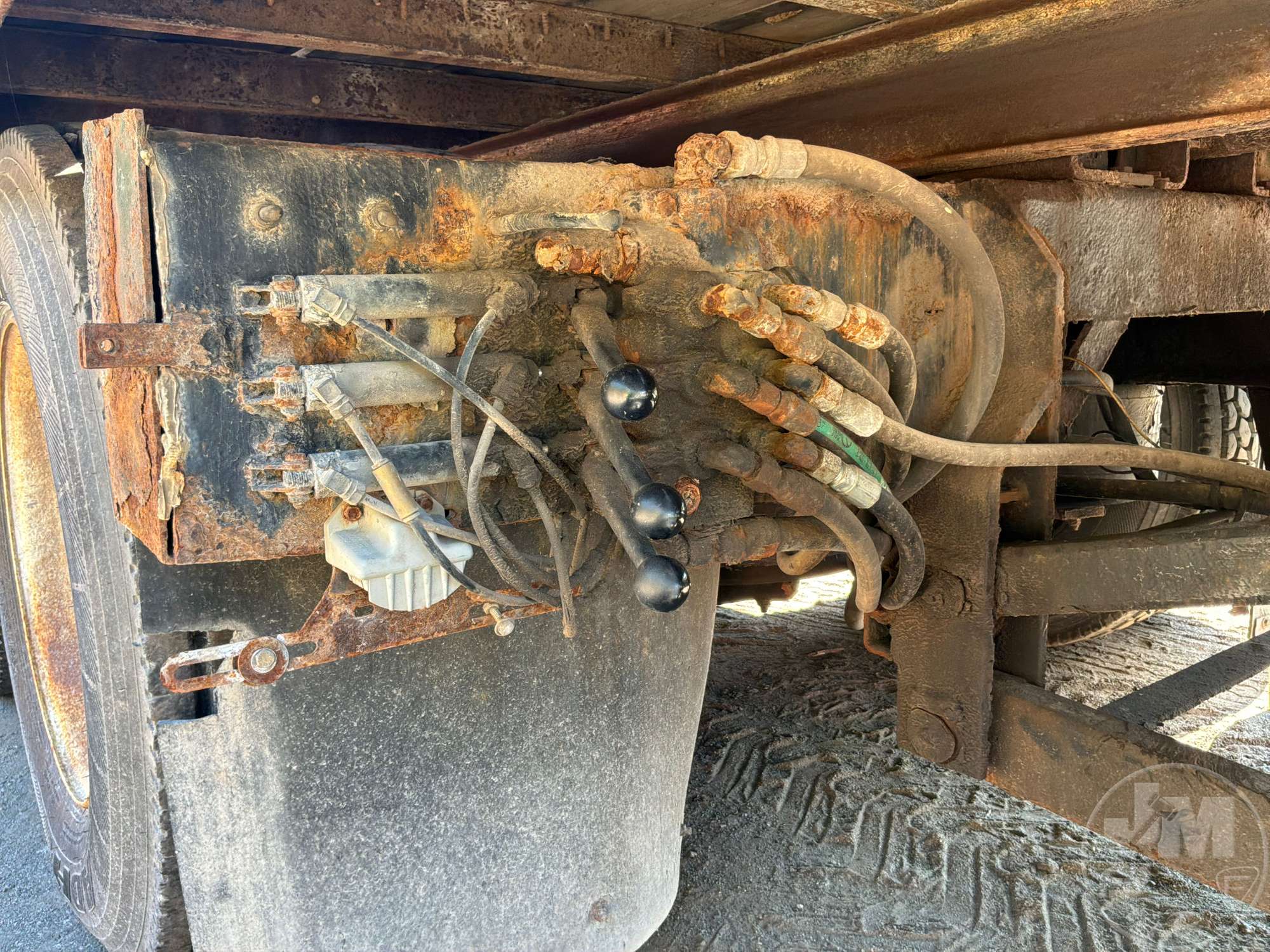 2005 Freightliner M2
