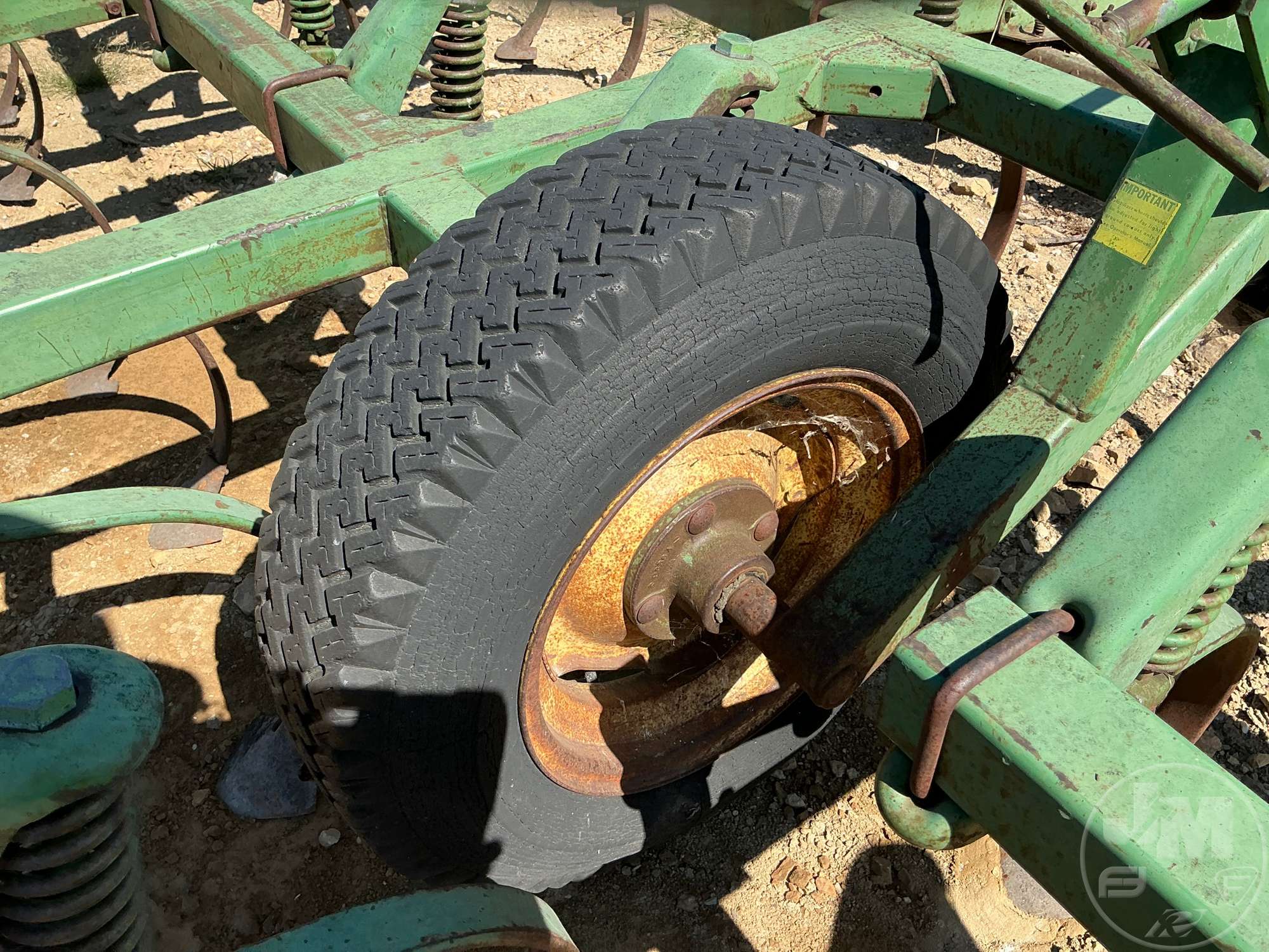 0 John Deere E1100 3 SECTION