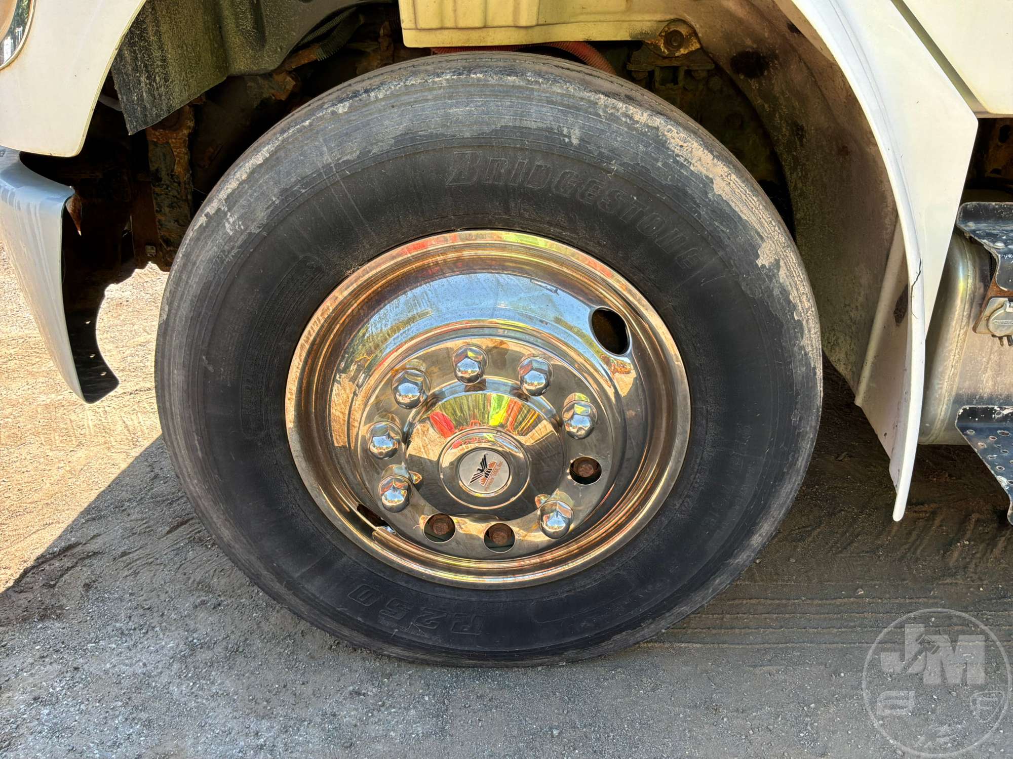 2005 Freightliner M2
