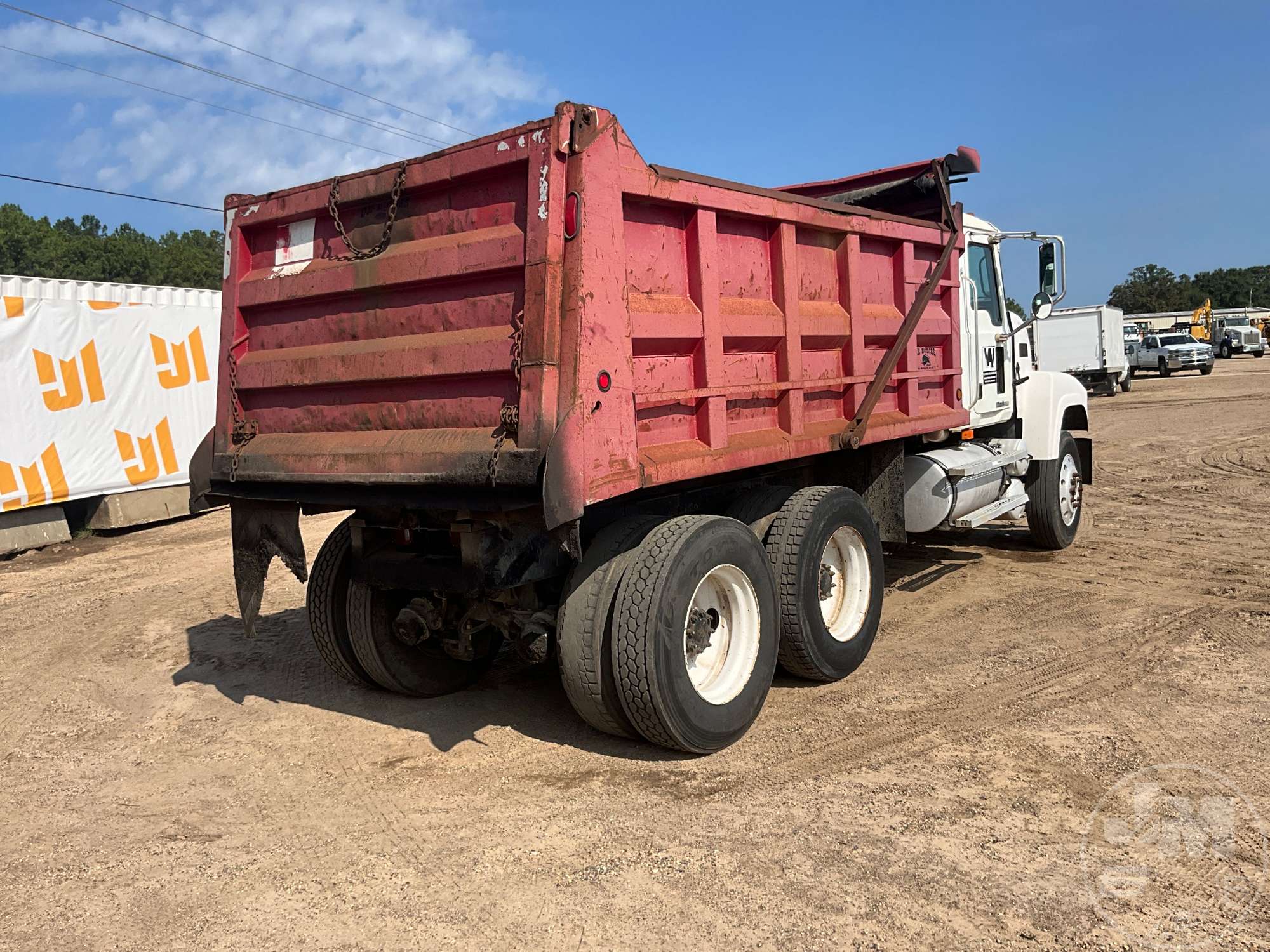 2005 Mack CHN 613