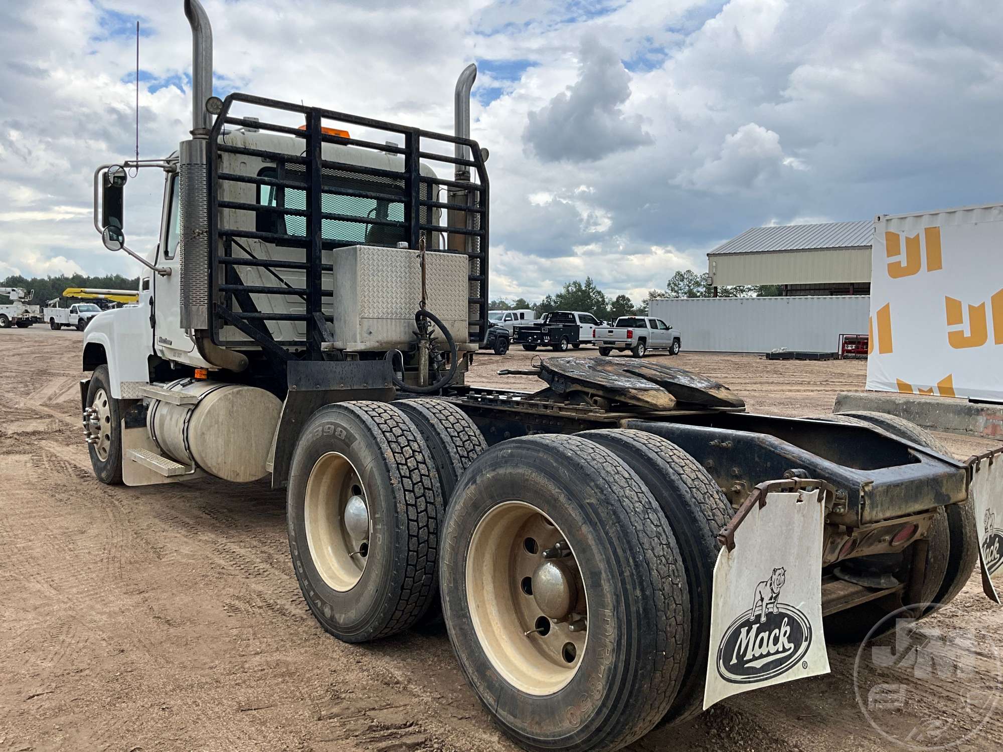 2005 Mack 613