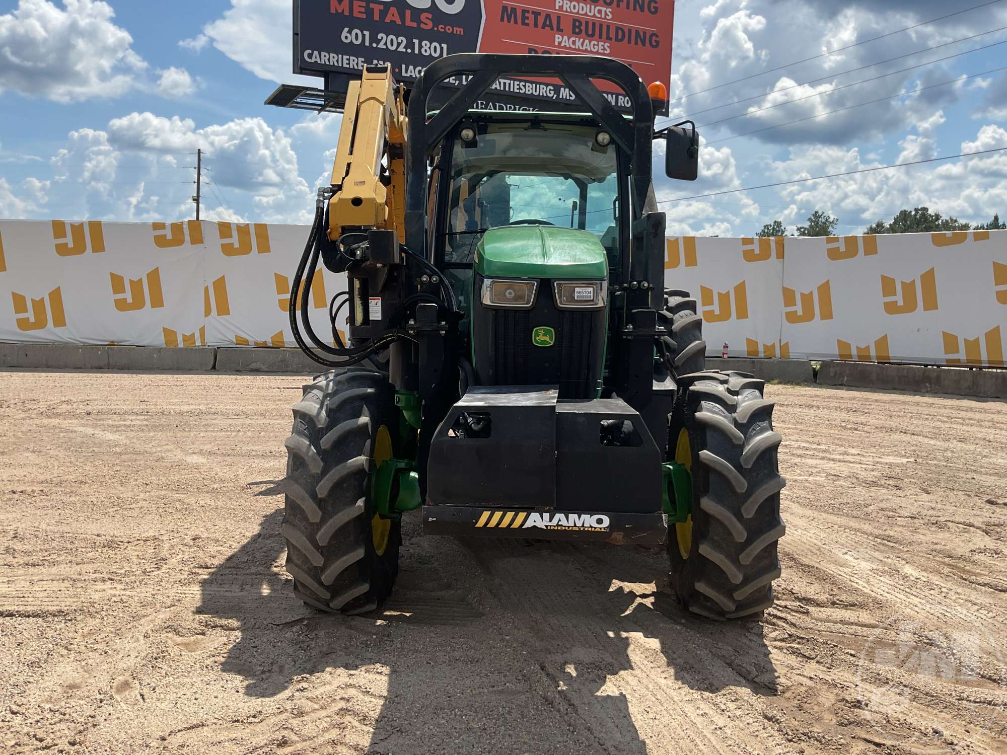 0 John Deere 6105E