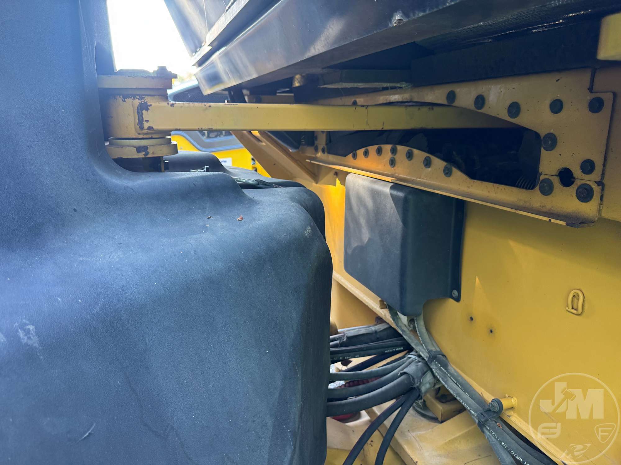 2015 Caterpillar CB64B