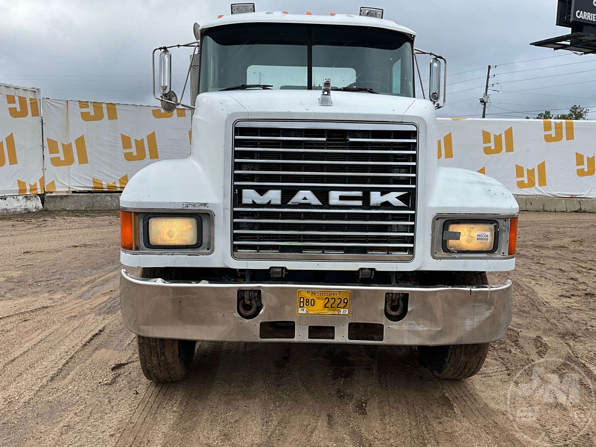 1997 Mack CH 613