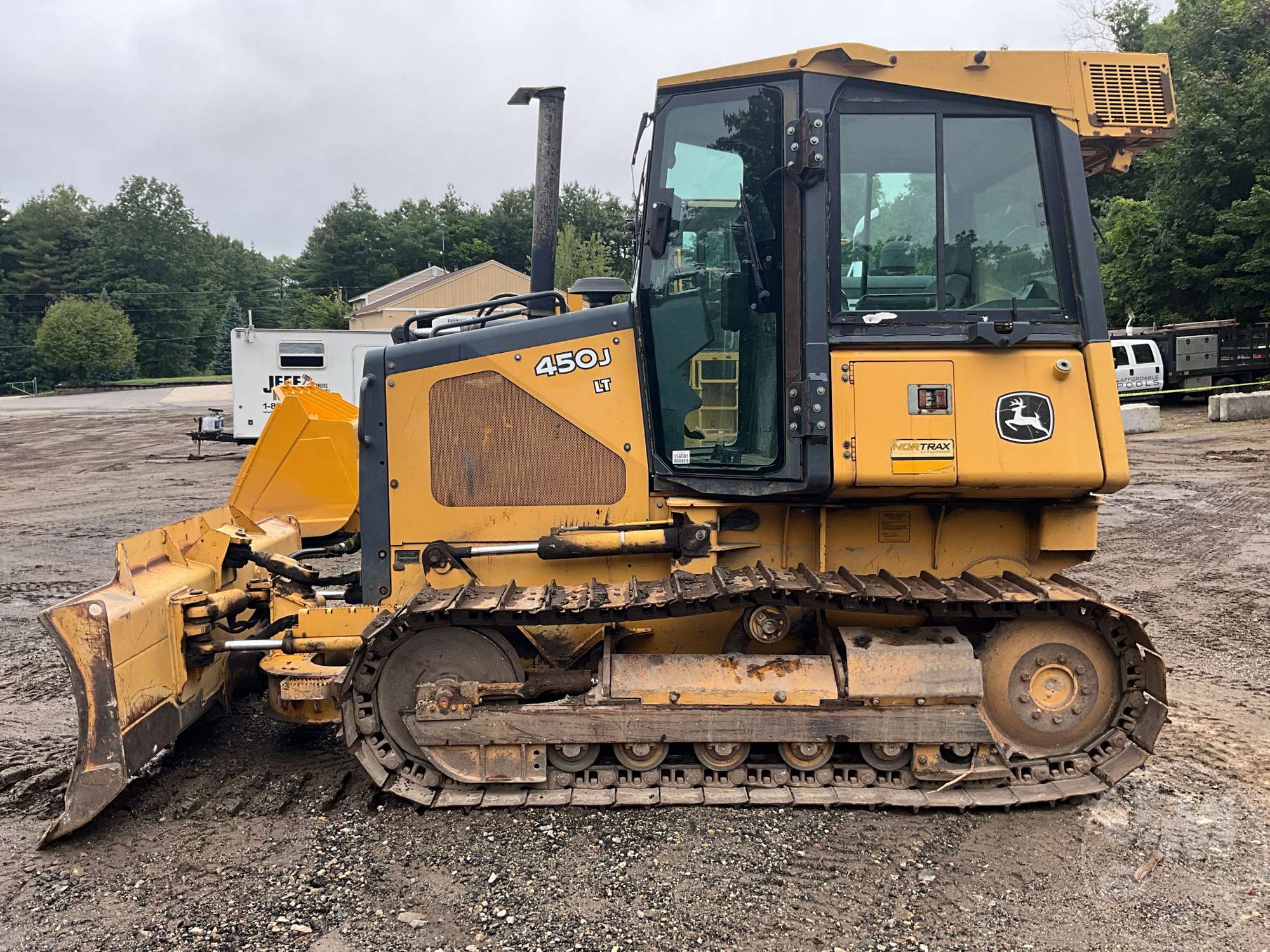 2005 John Deere 450J LT
