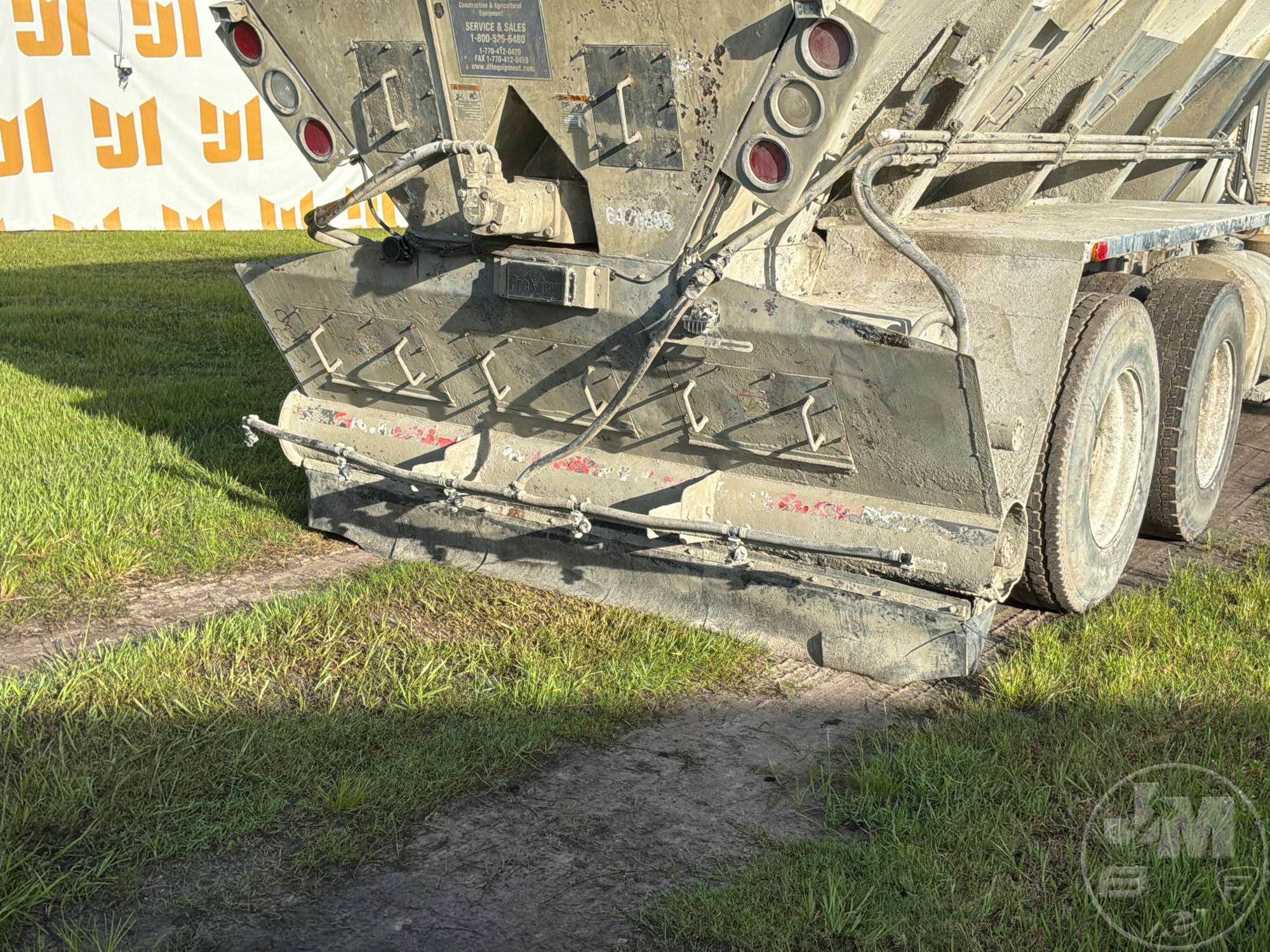 2001 Mack DM690S