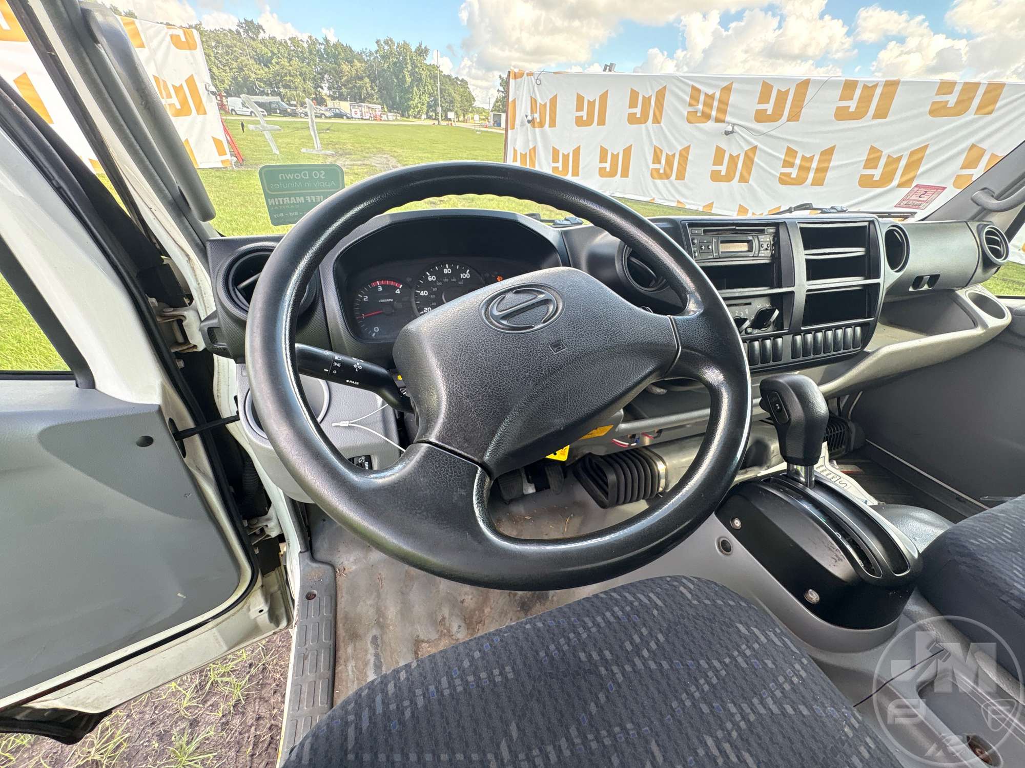 2017 Hino 195