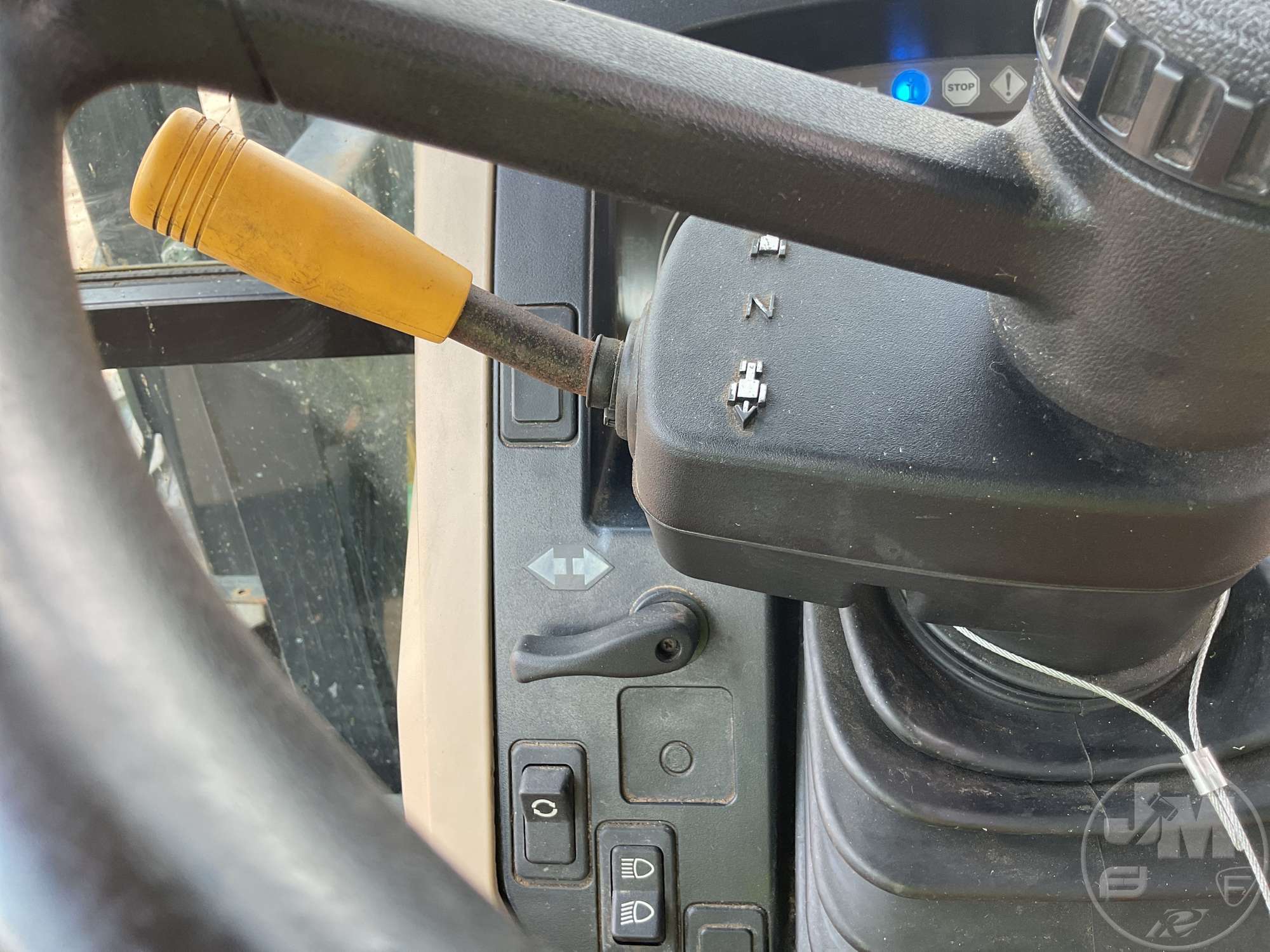 0 John Deere 6105E
