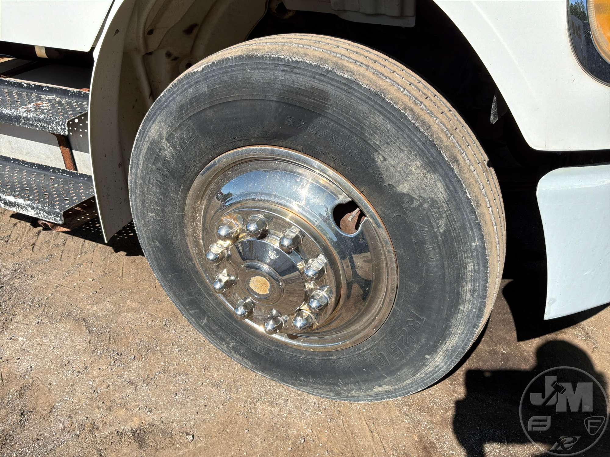 2005 Freightliner M2