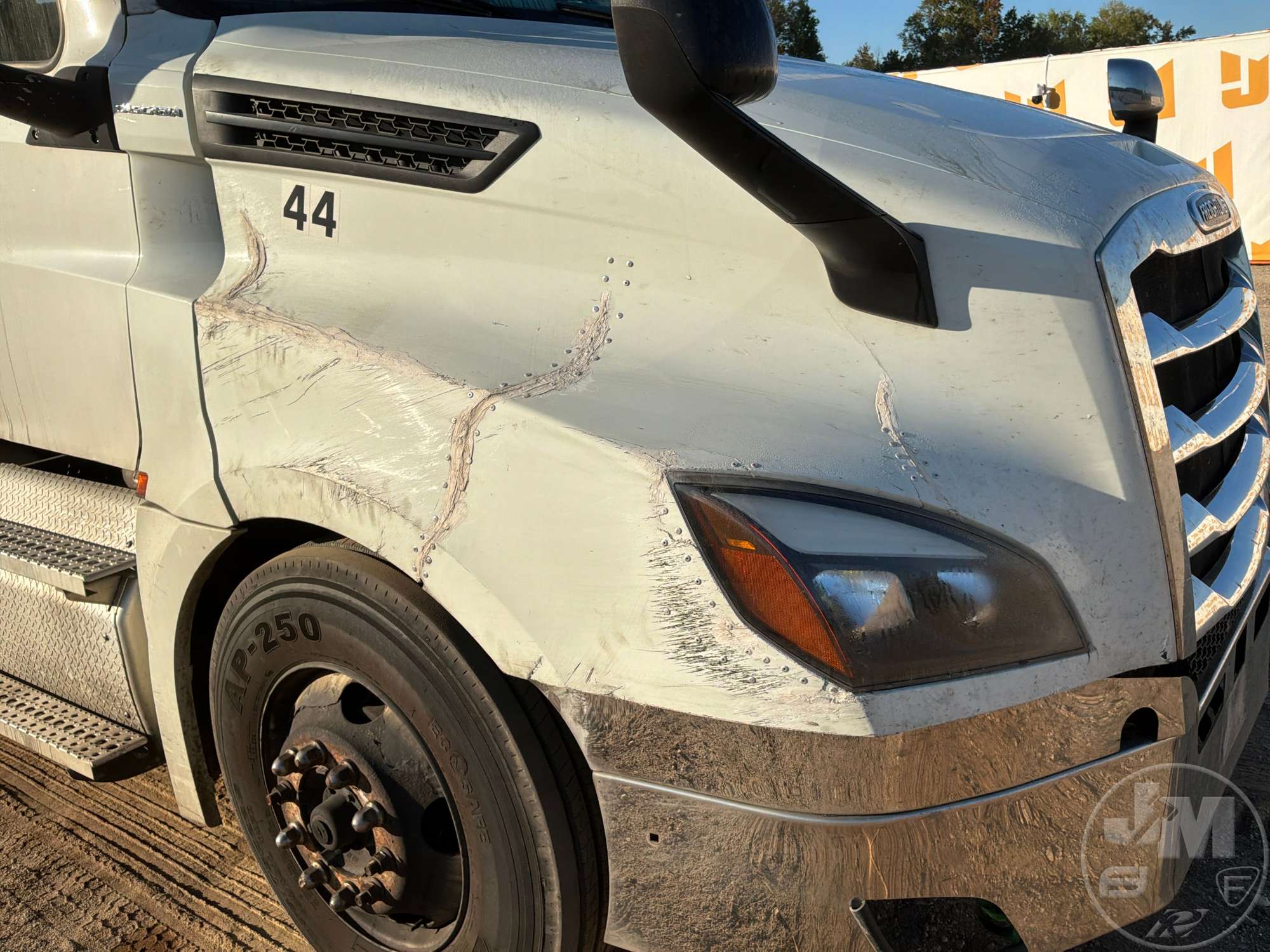 2020 Freightliner CASCADIA