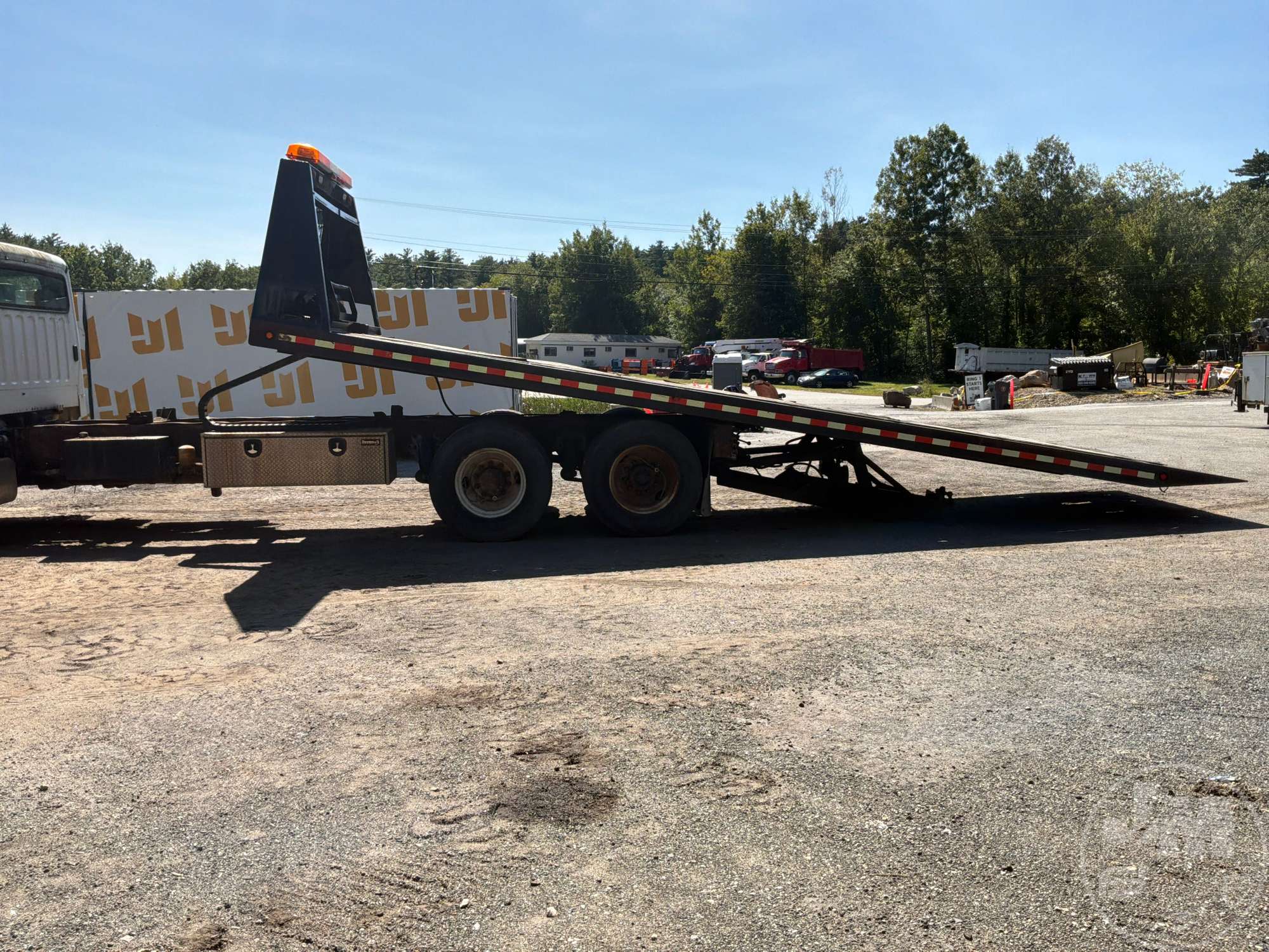 2005 Freightliner M2