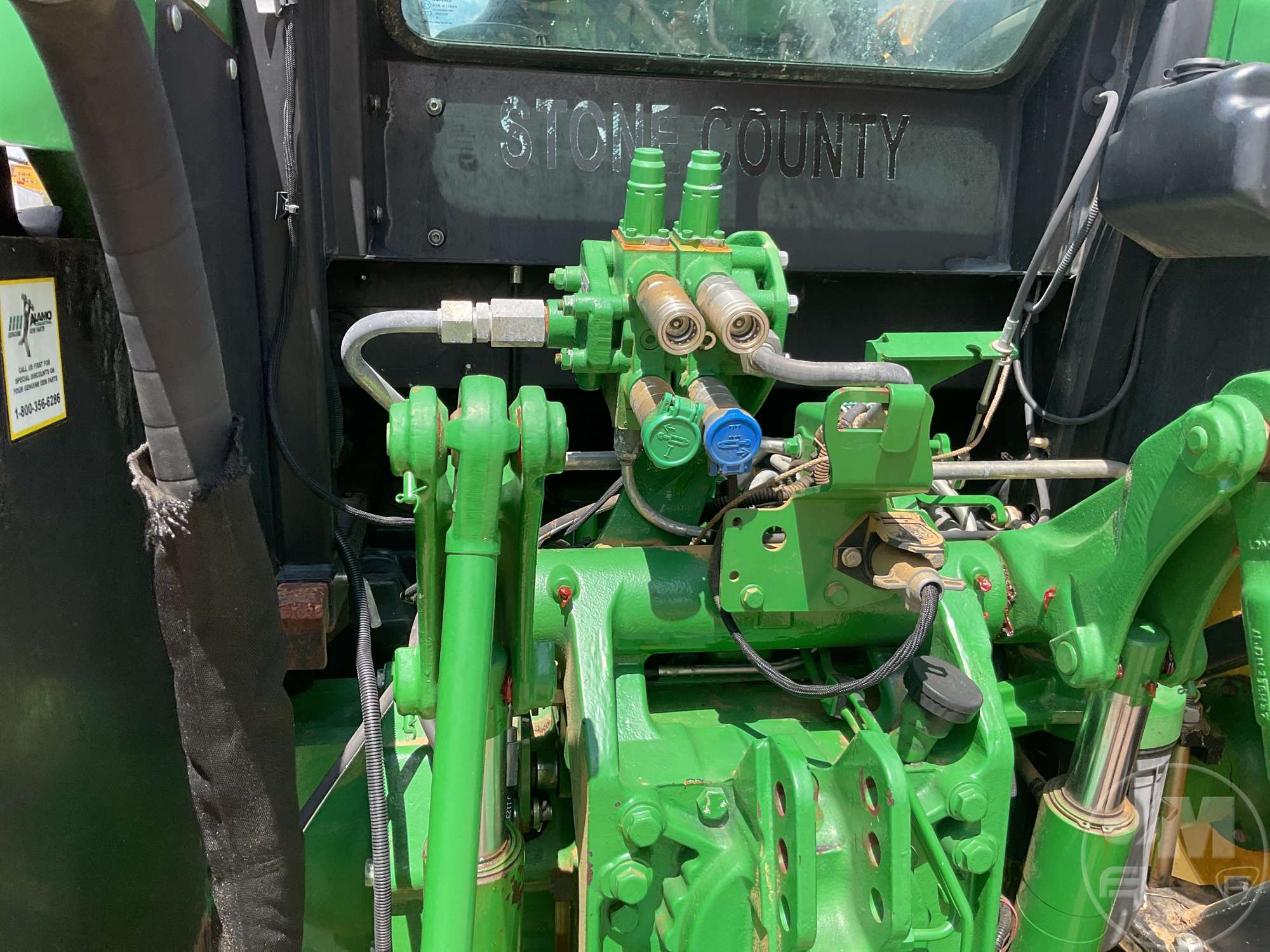 0 John Deere 6105E