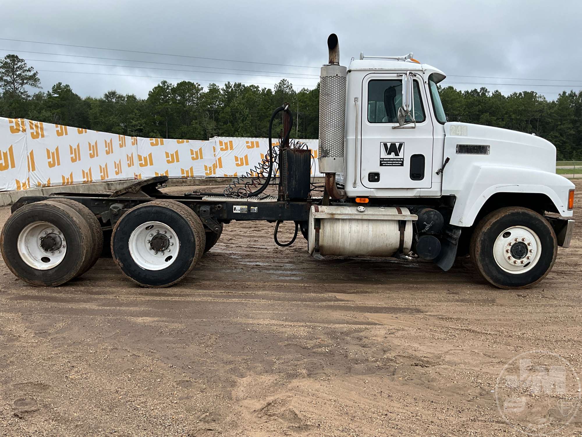 1997 Mack CH 613
