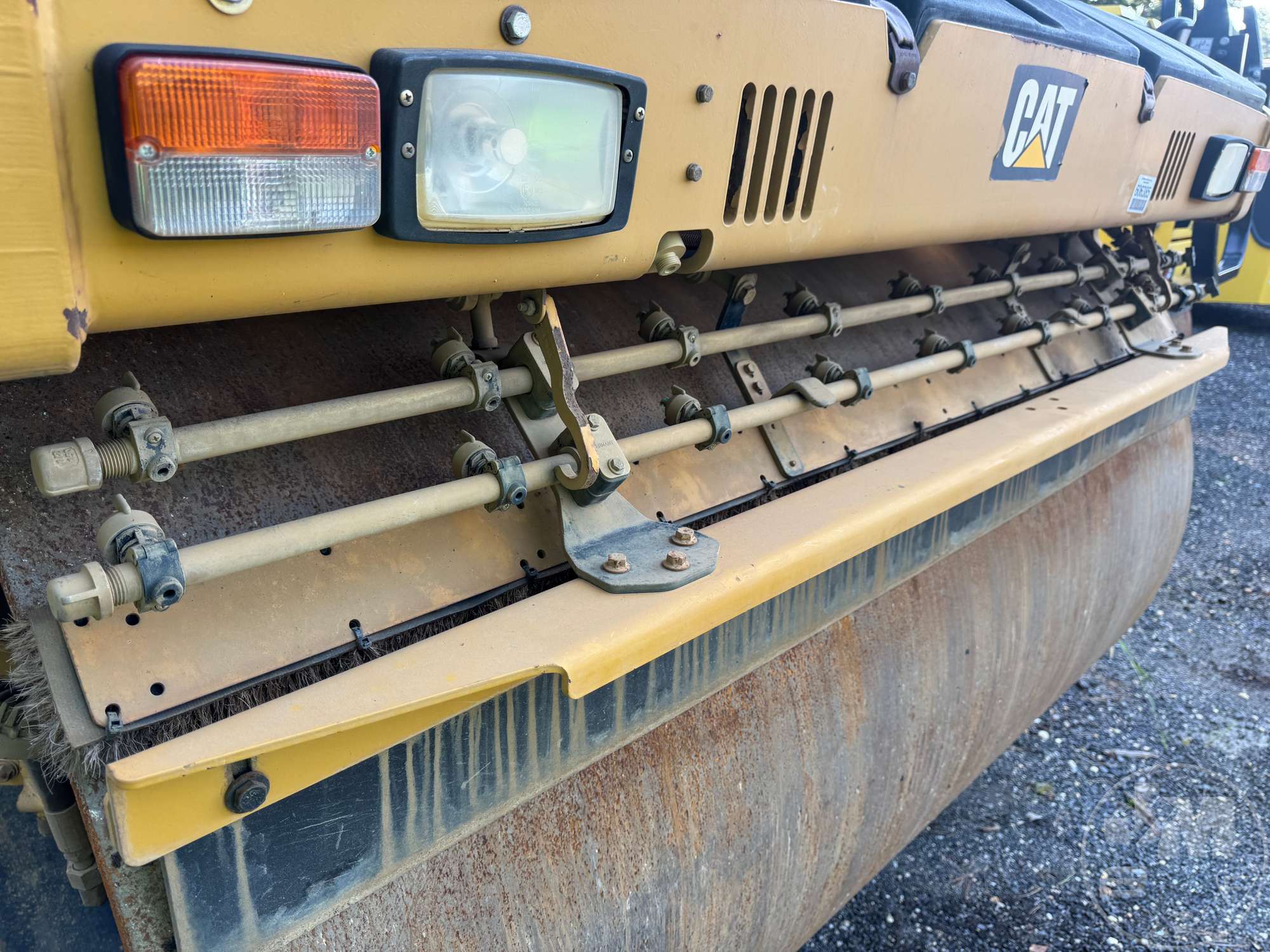 2015 Caterpillar CB64B