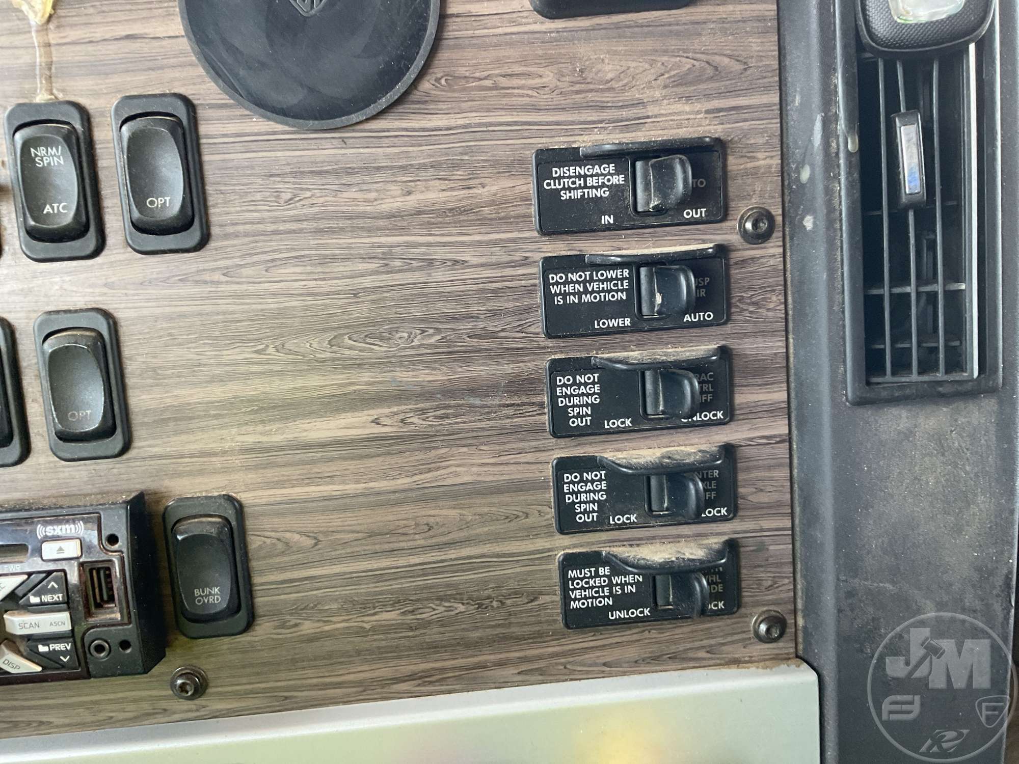 2020 Freightliner SD122
