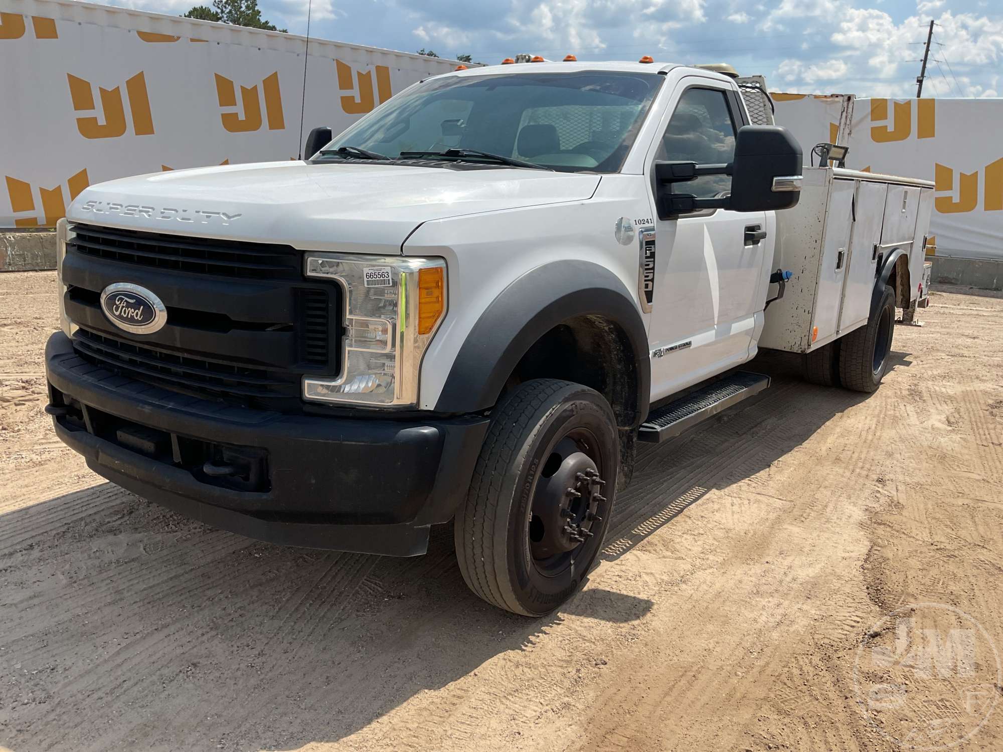 Photo of 2017 Ford F-550