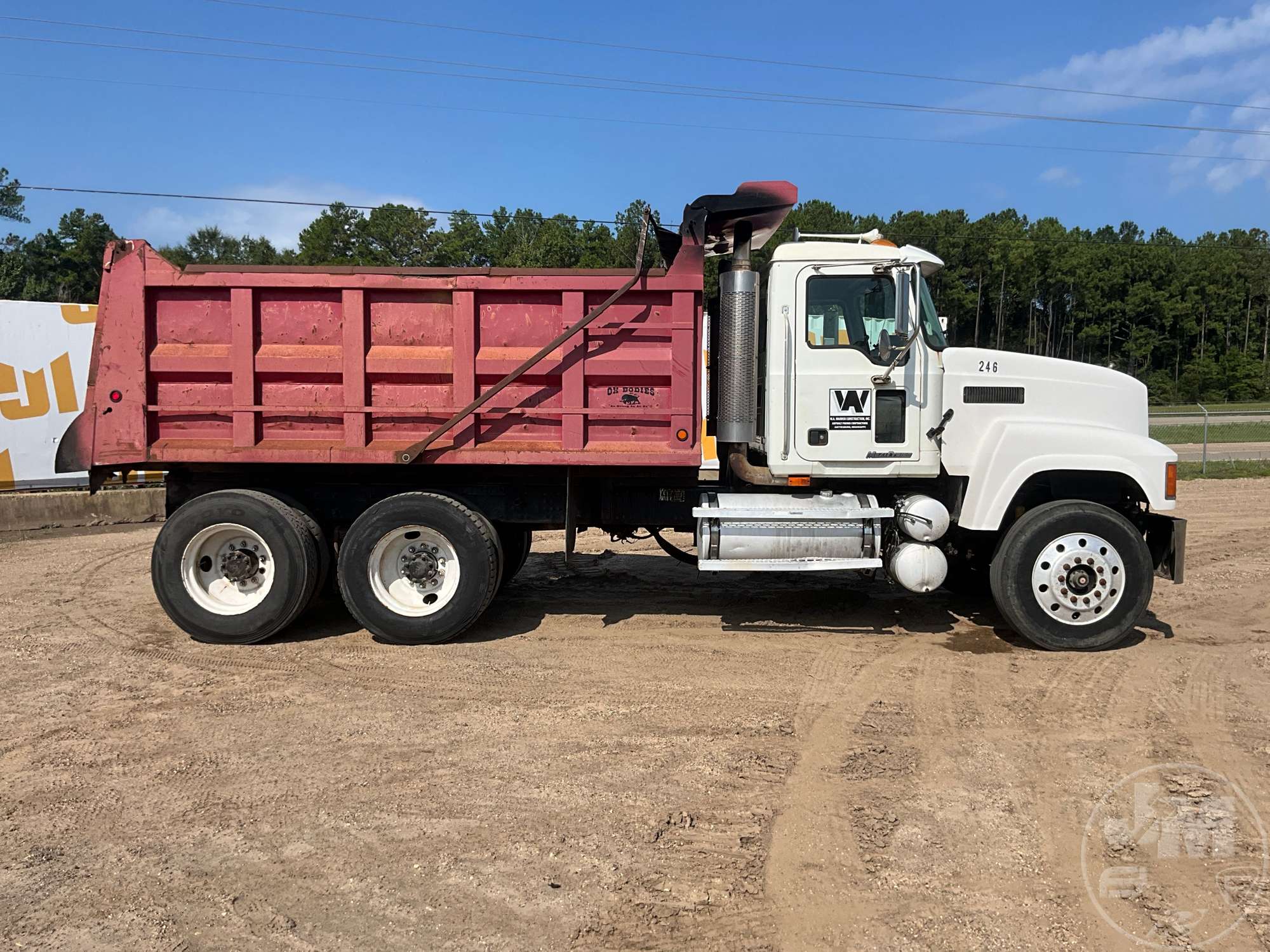 2005 Mack CHN 613
