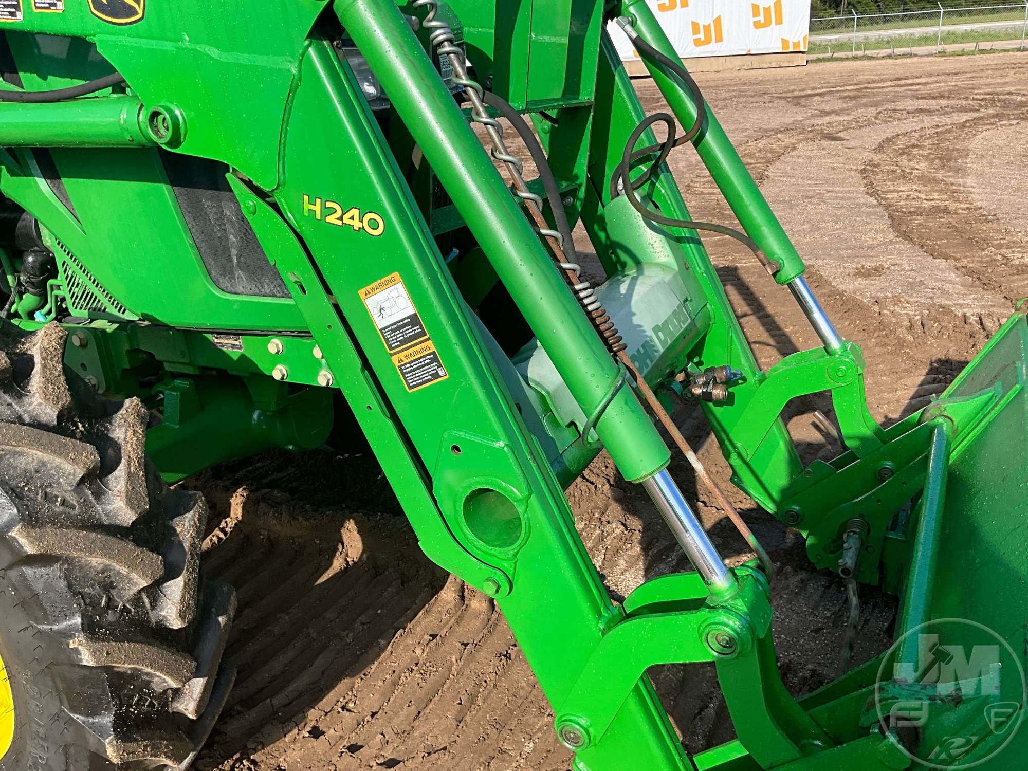 0 John Deere 5100E