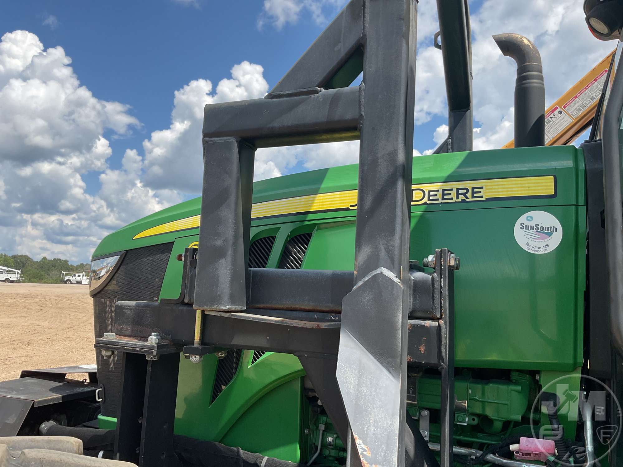 0 John Deere 6105E