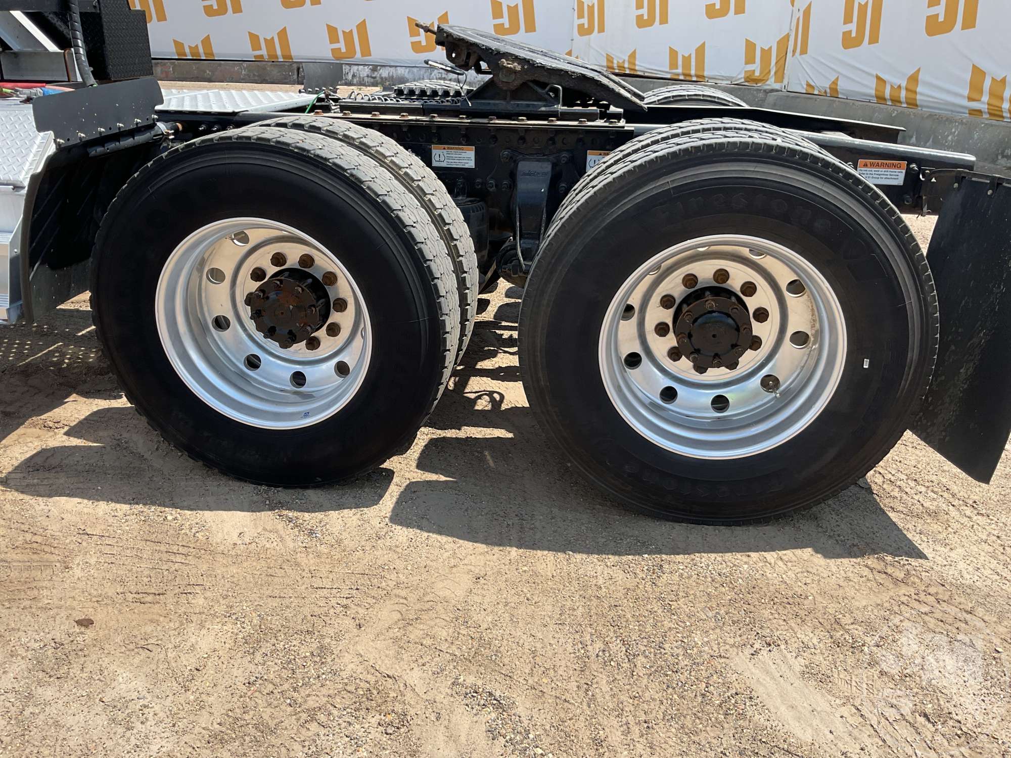 2020 Freightliner SD122