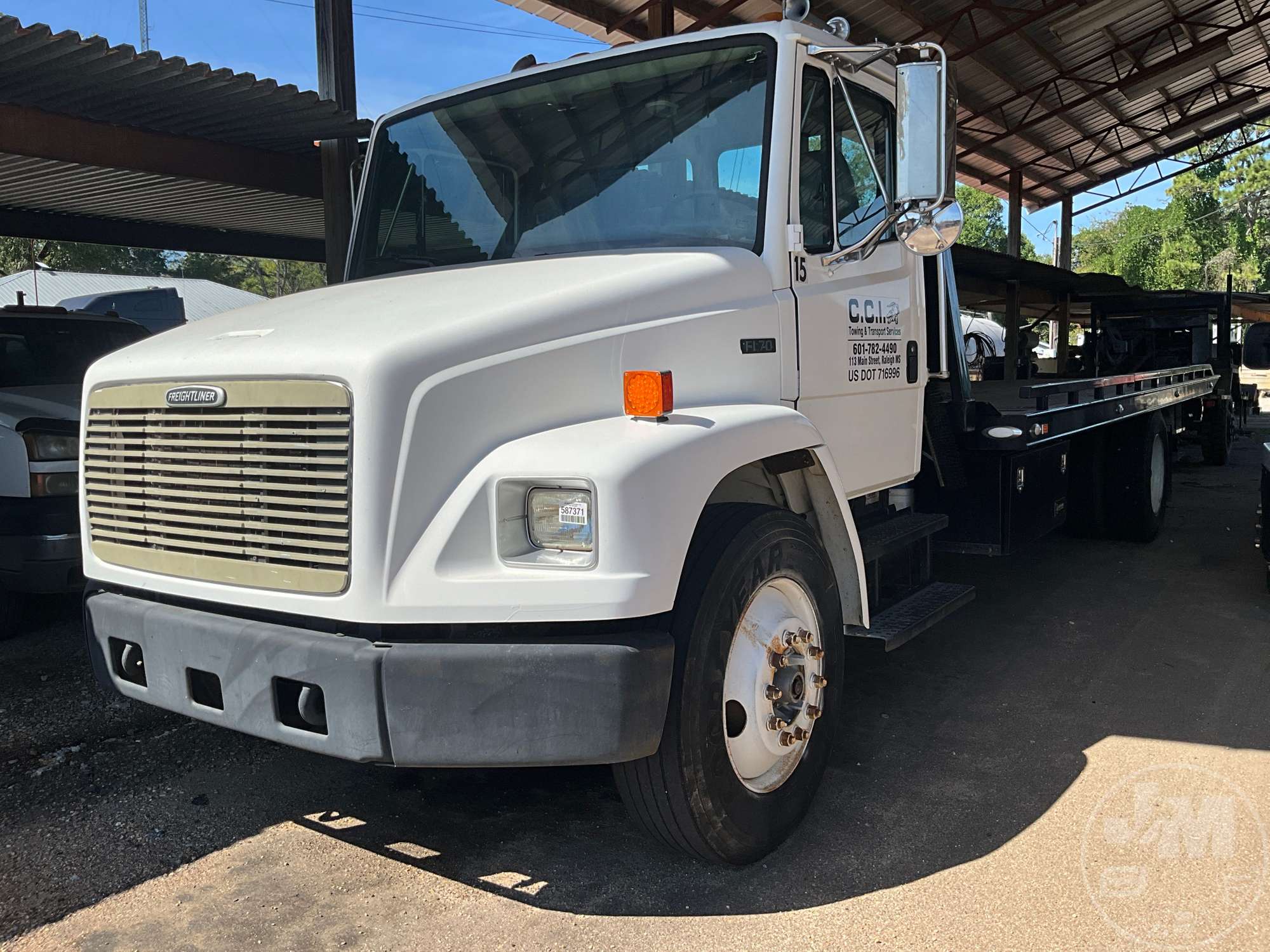 Photo of 2000 Freightliner FL70