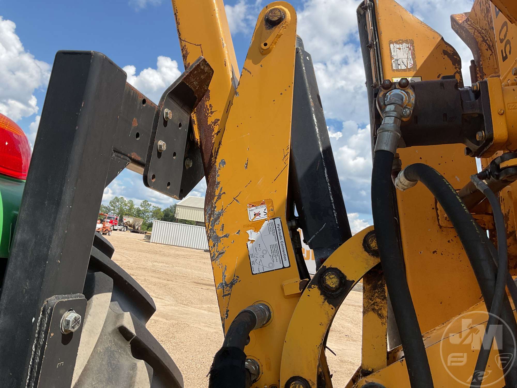 0 John Deere 6105E
