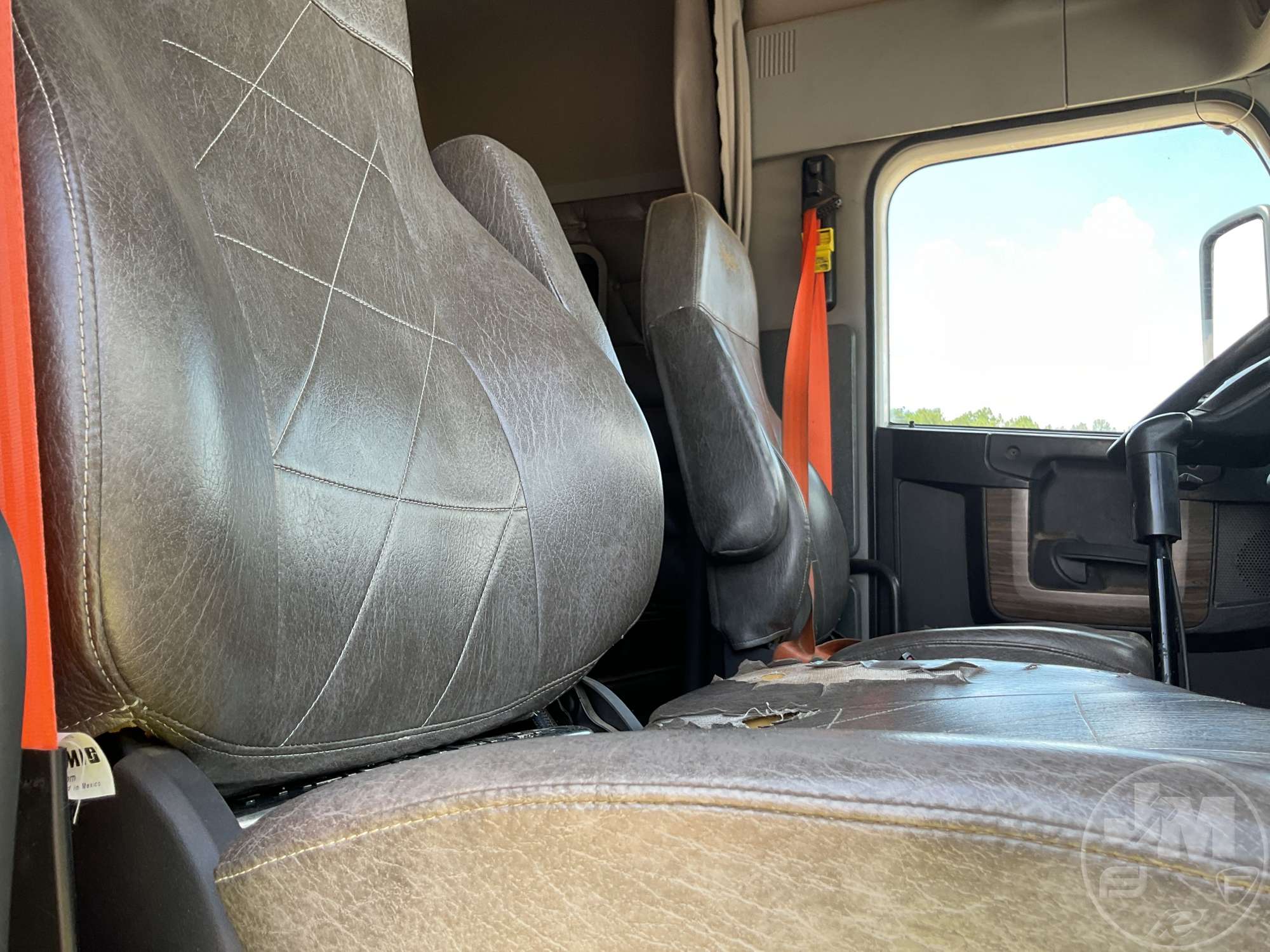 2020 Freightliner SD122