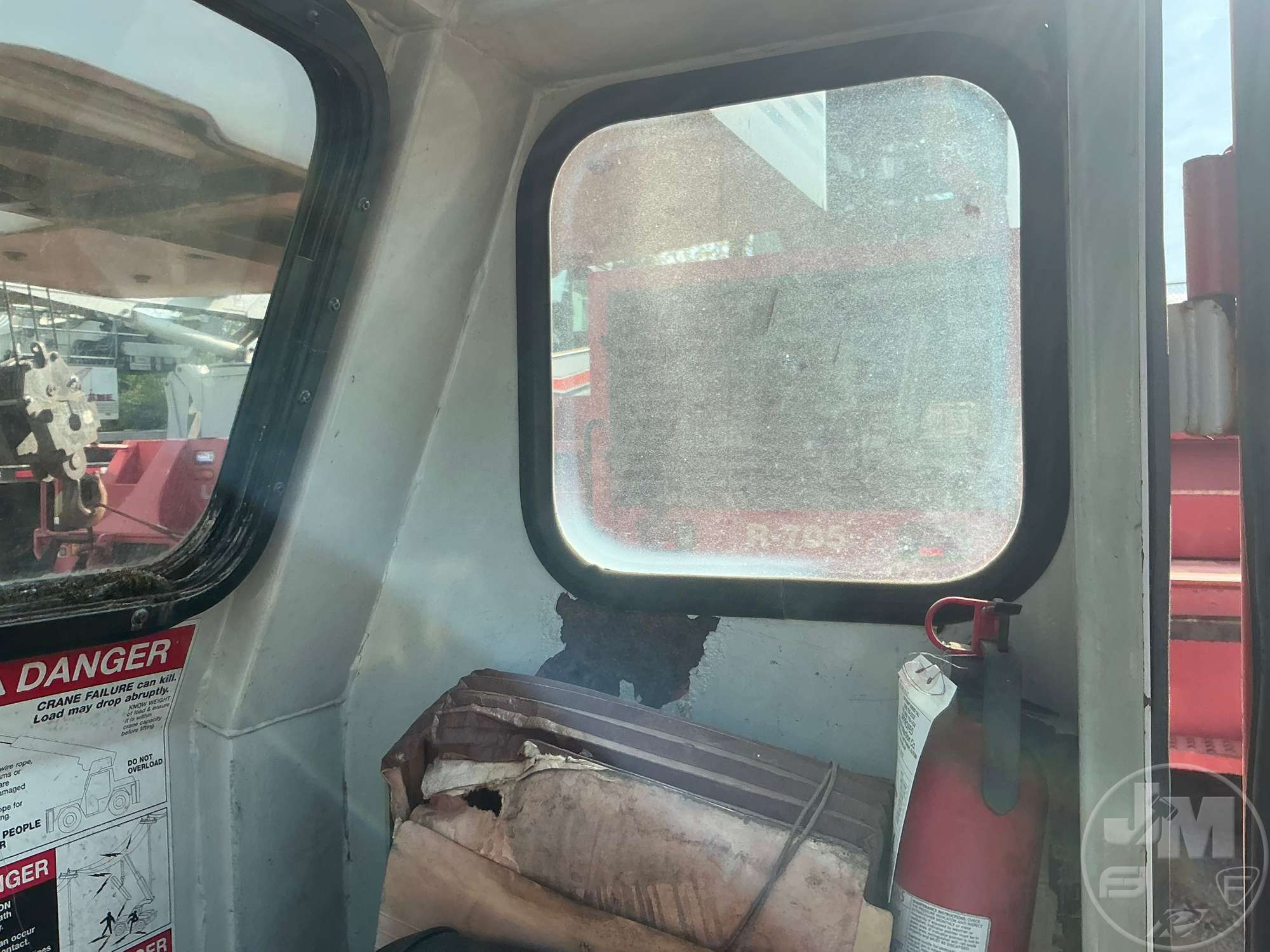 2004 Shuttlelift 5560B