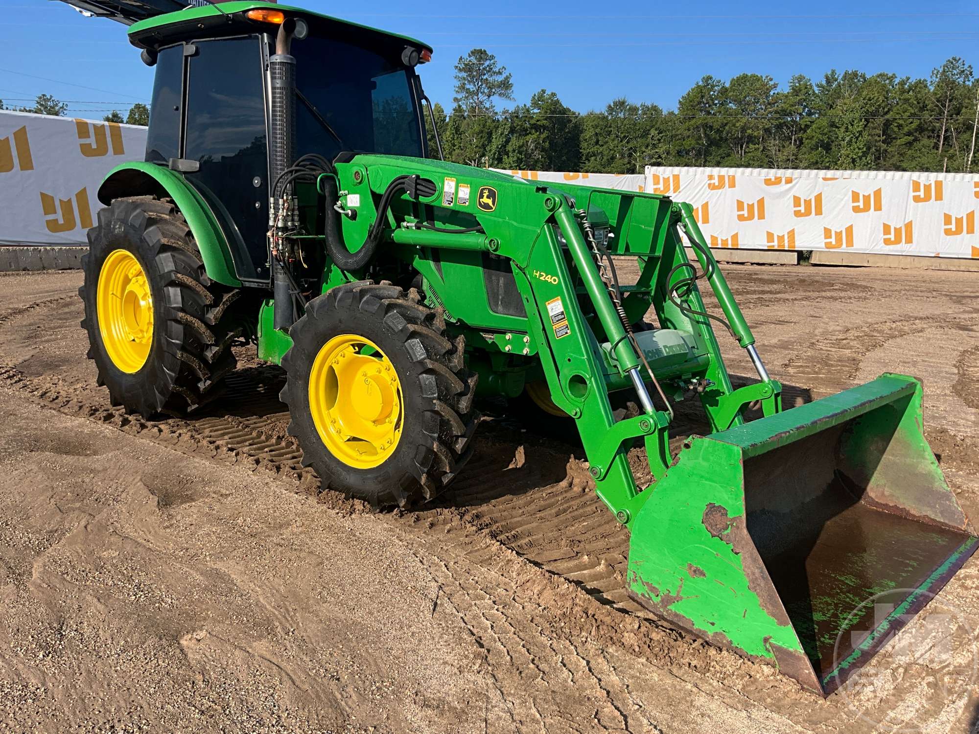 0 John Deere 5100E