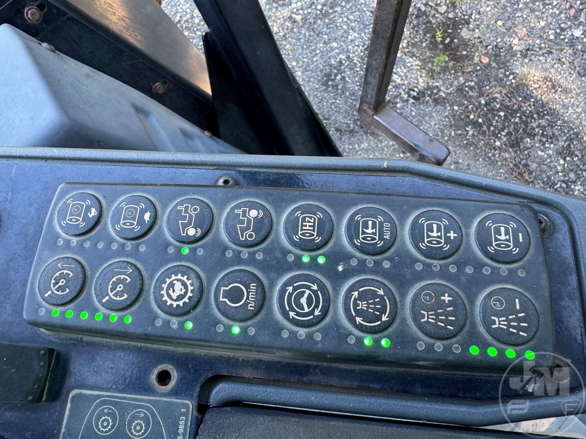 2015 Caterpillar CB64B