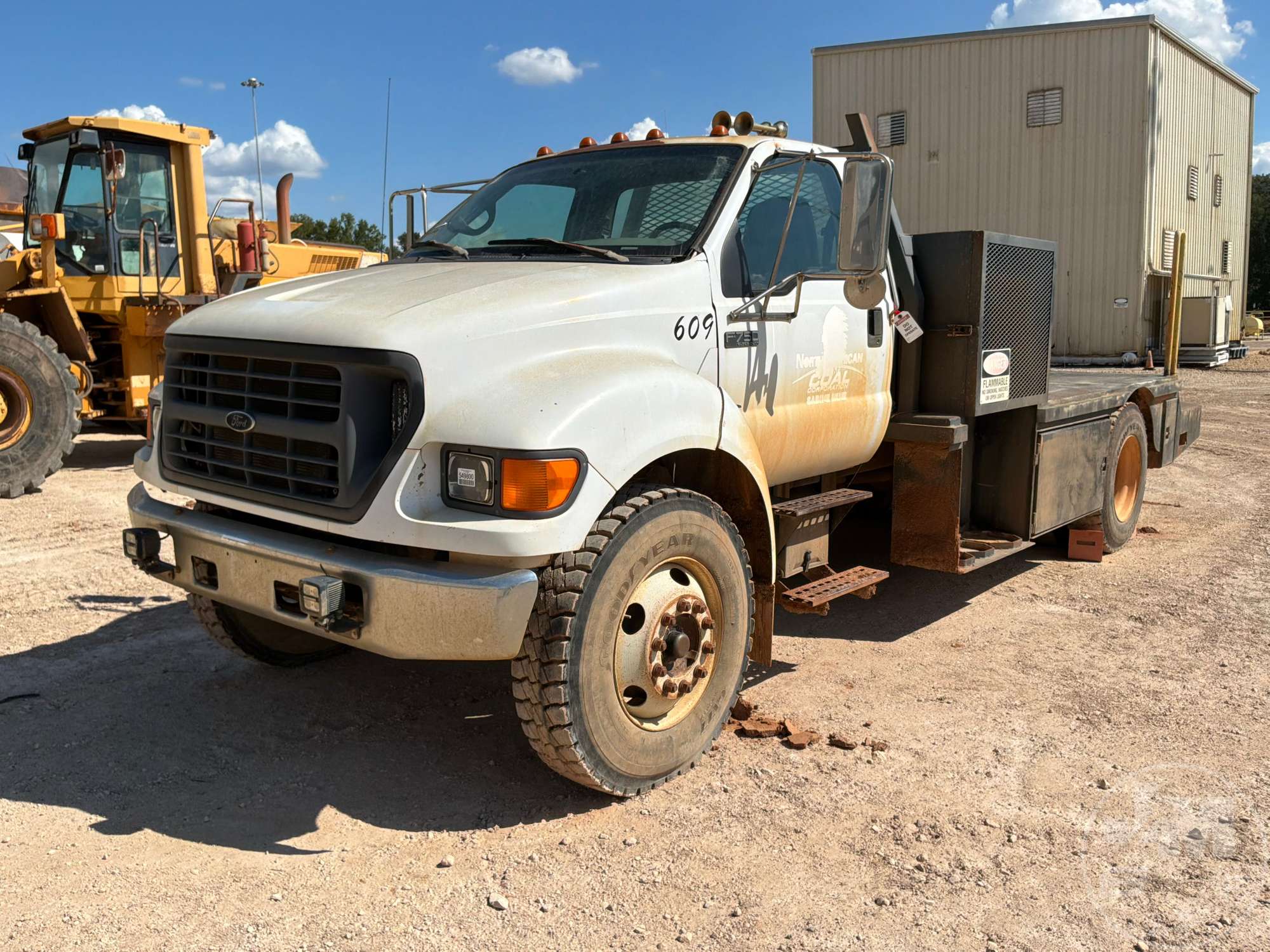 Photo of 2002 Ford F750