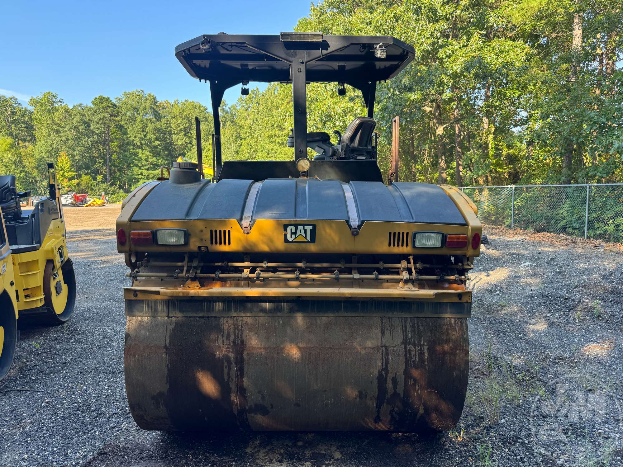 2015 Caterpillar CB64B