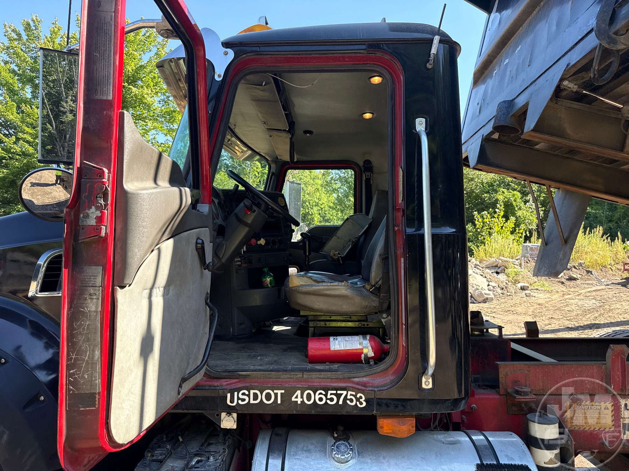 2009 Mack GU713