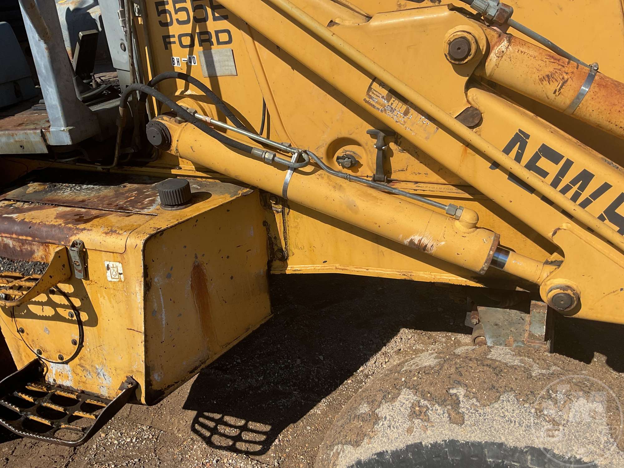 1998 New Holland 555E